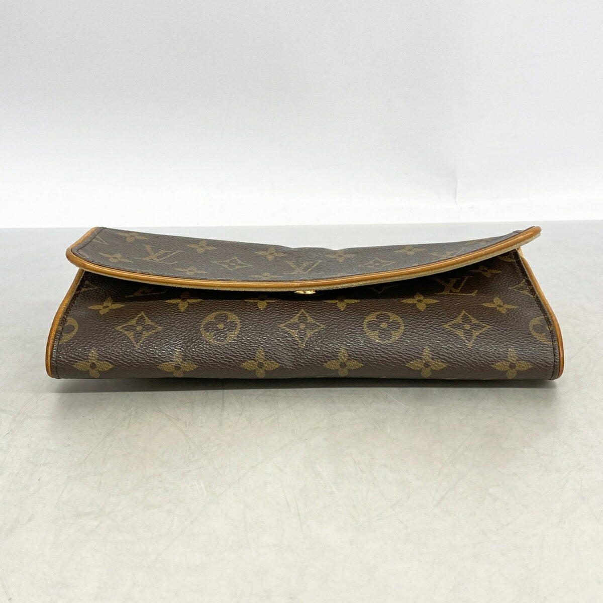 Louis Vuitton Brown Shoulder Bag (Pre-Owned)