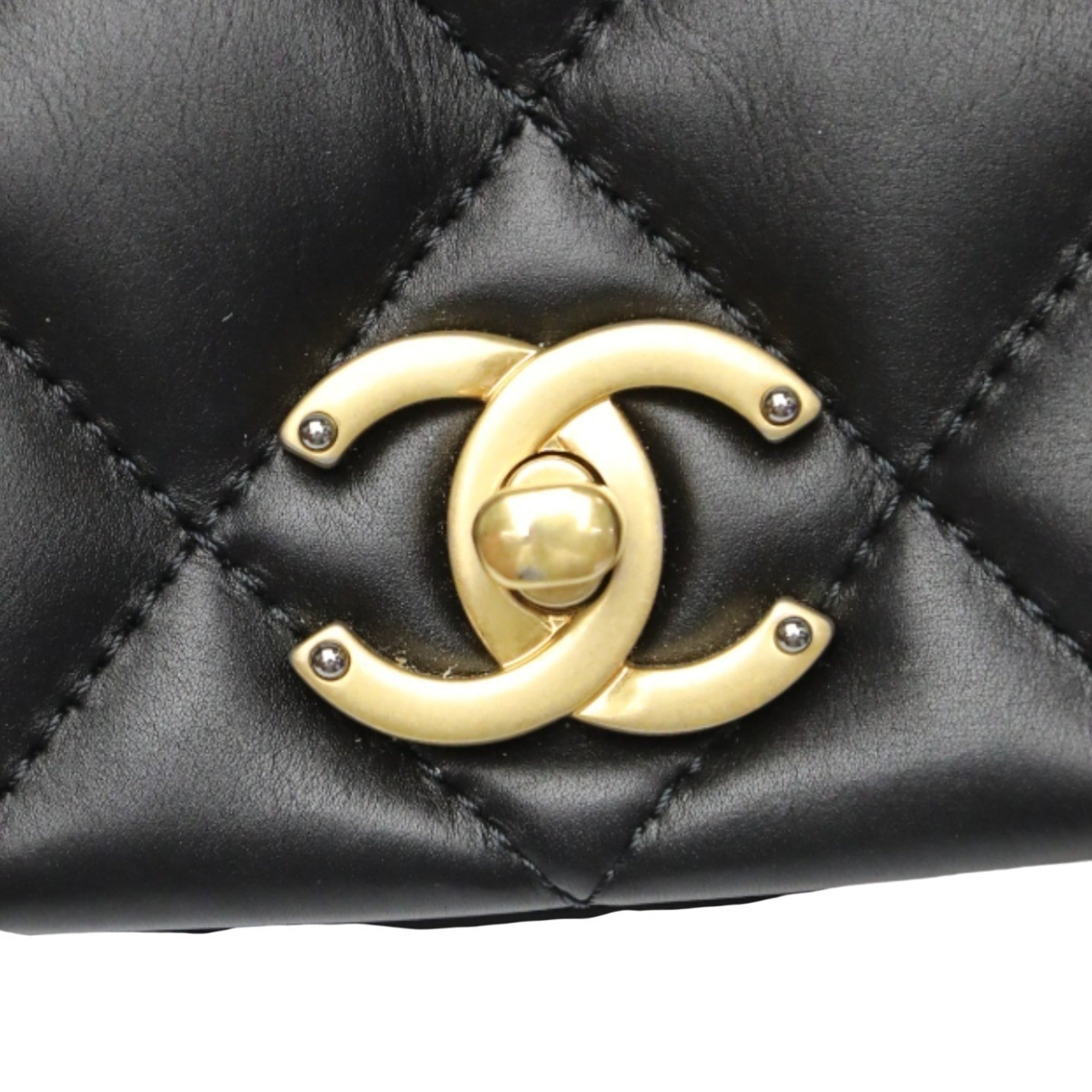 Chanel Black Leather Shoulder Bag (Pre-Owned)