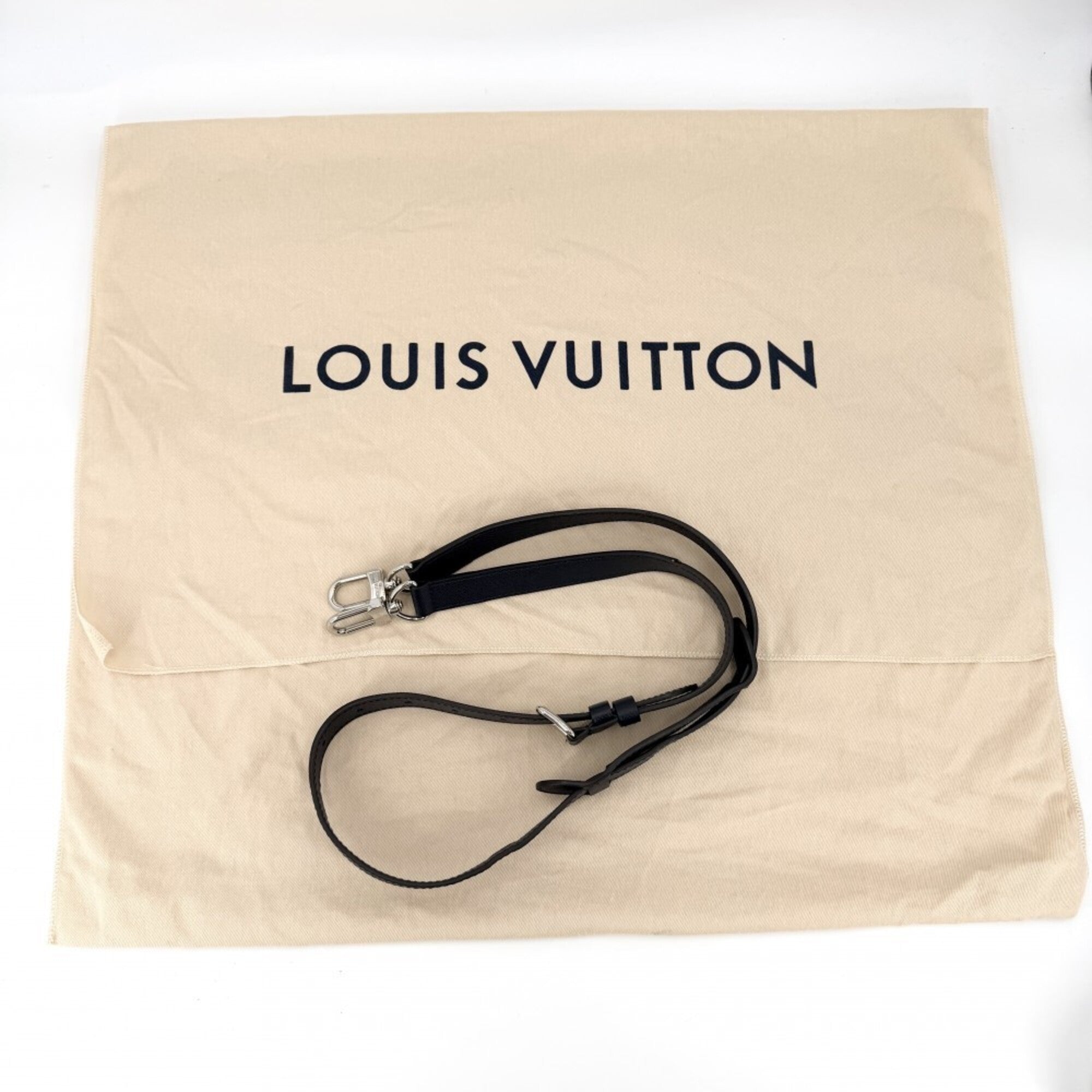 Louis Vuitton Taiga Navy Taiga Leather Handbag Shoulder Bag (Pre-Owned)