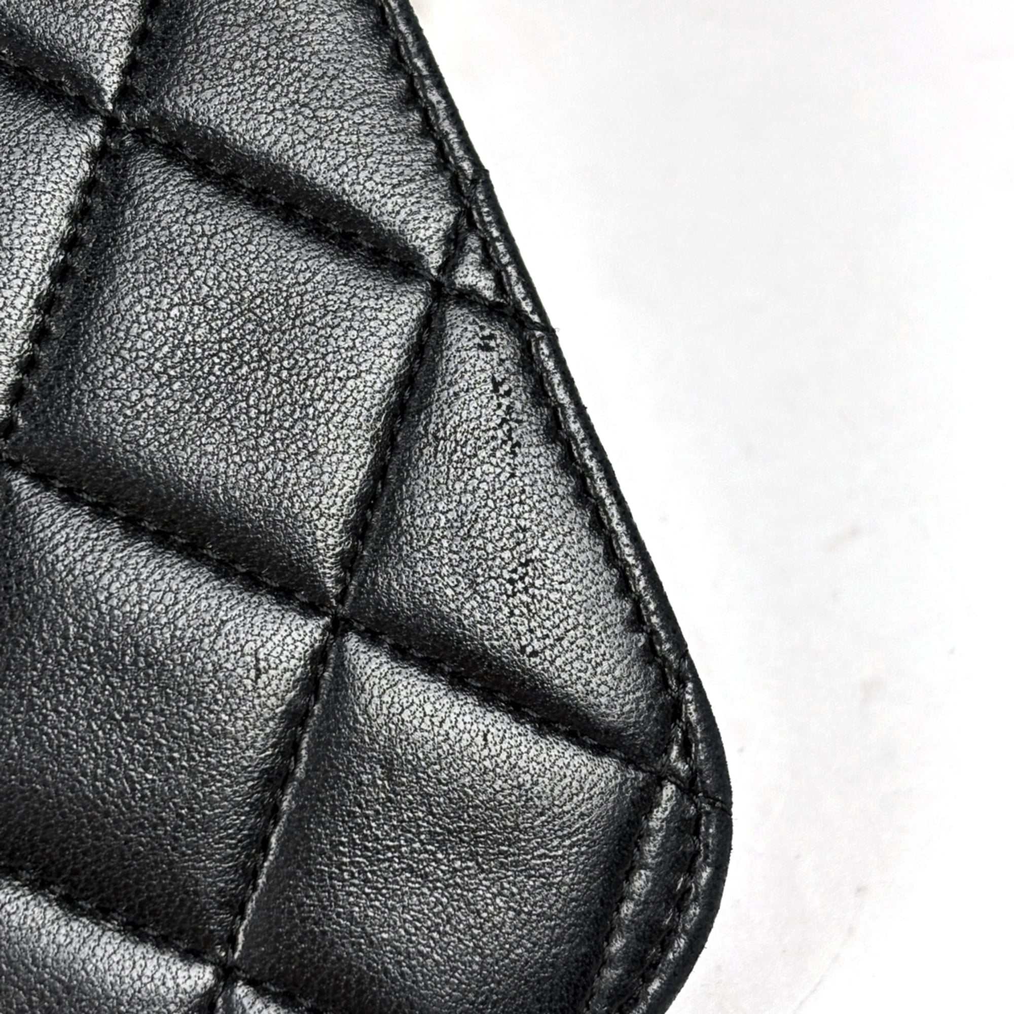 Chanel Black Leather Shoulder Bag (Pre-Owned)