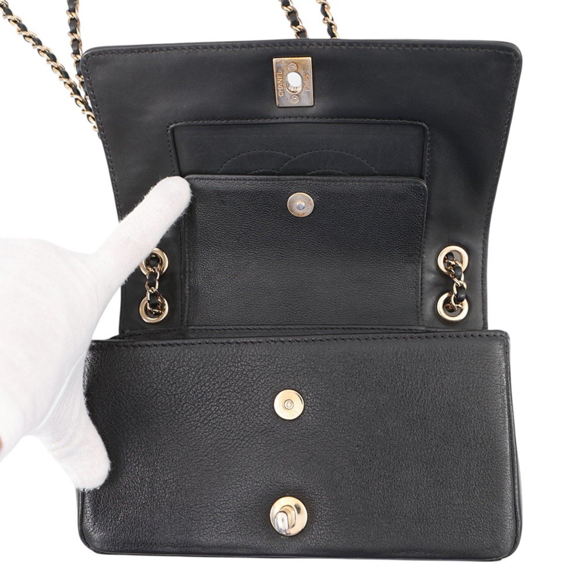 Chanel Black Leather Handbag Shoulder Bag (Pre-Owned)