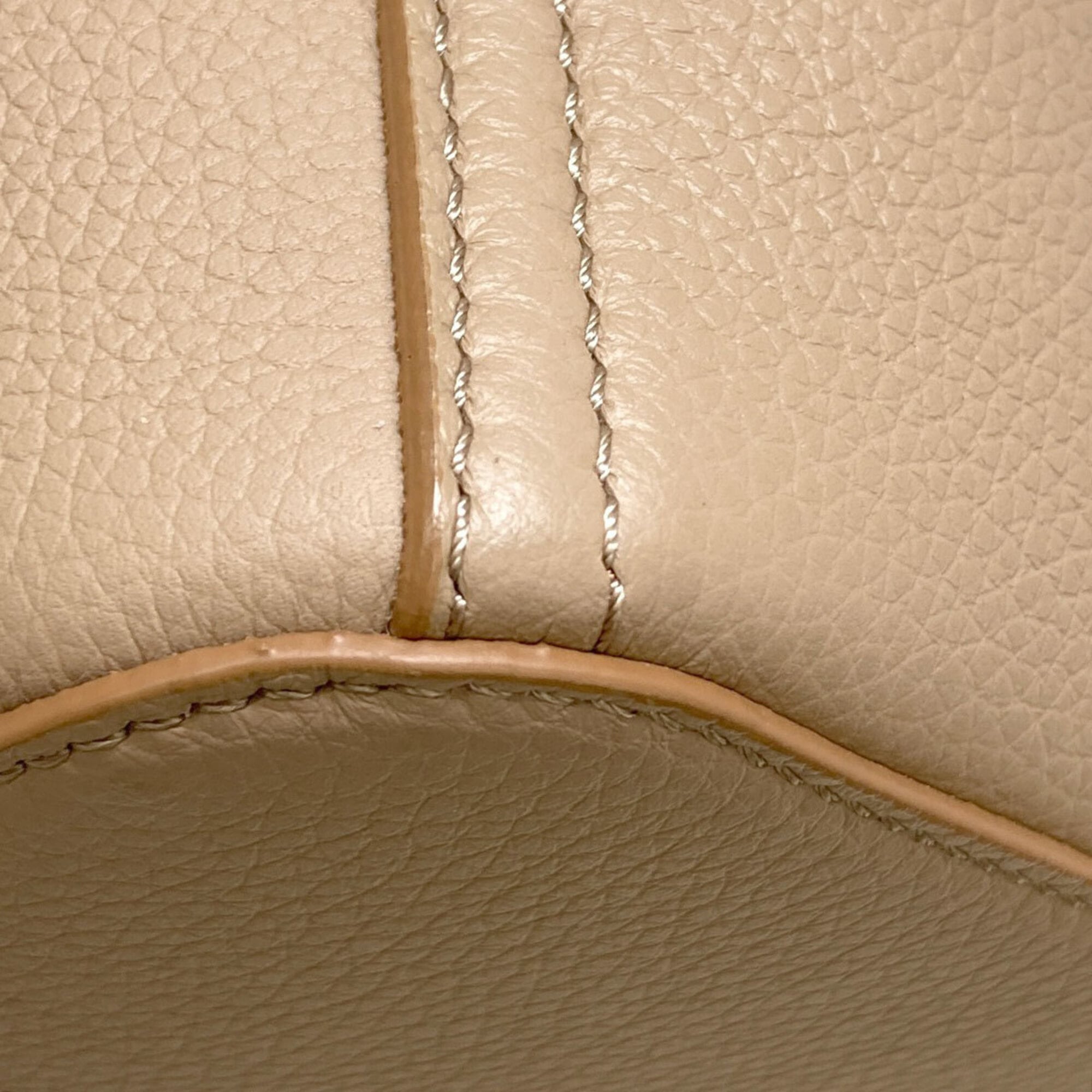 Loewe Sand Leather Handbag (Pre-Owned)