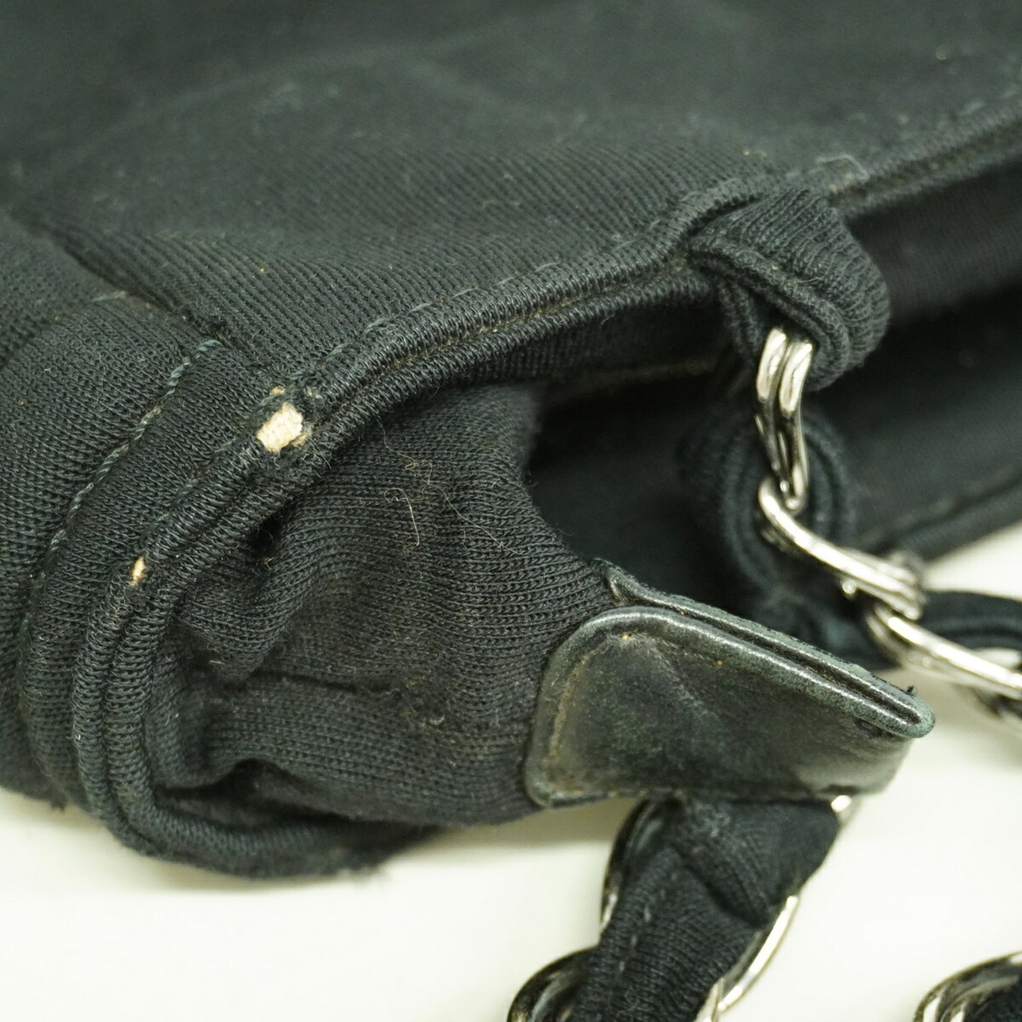 Chanel Black Shoulder Bag (Pre-Owned)