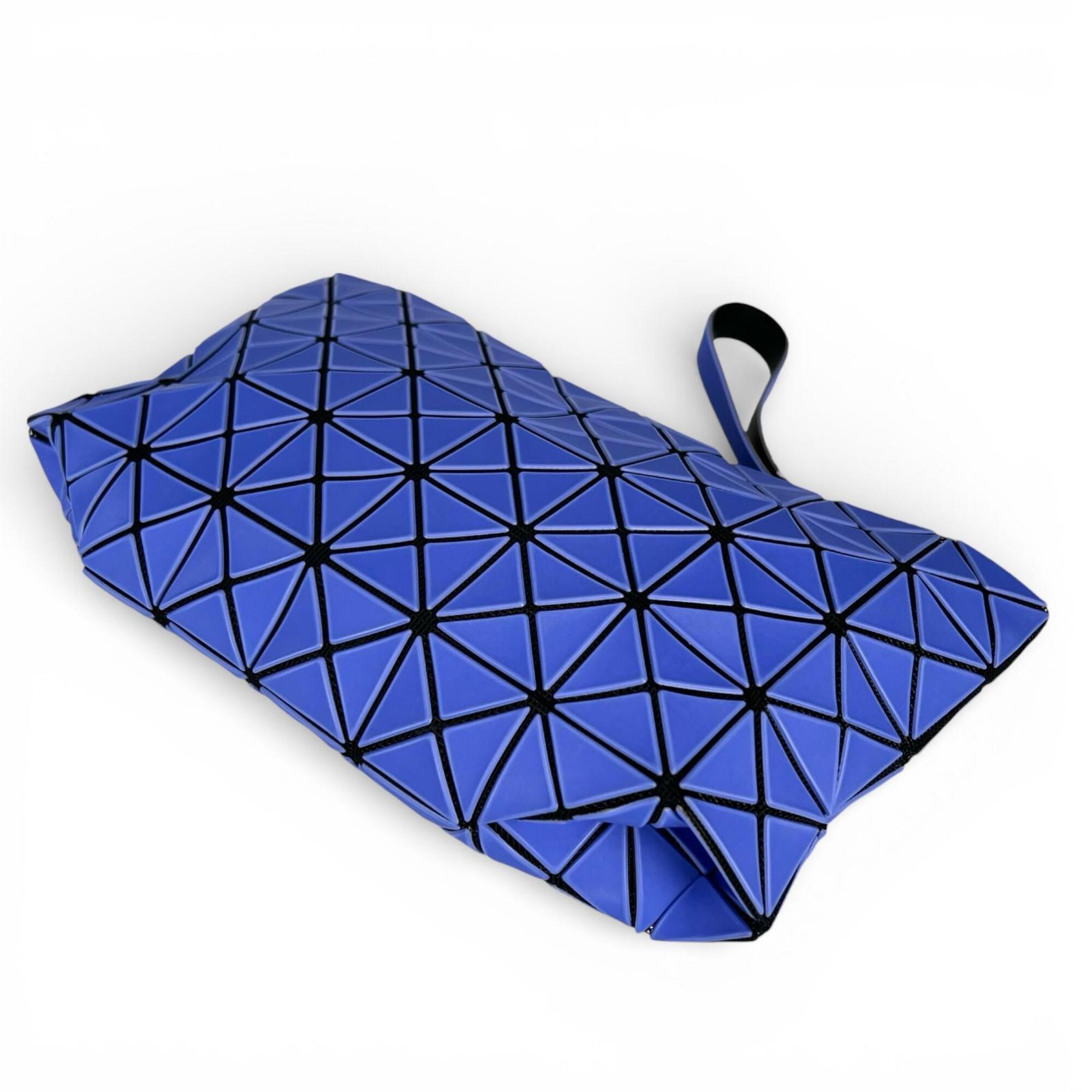 Issey Miyake Blue Polyester Nylon Elastane Brass Clutch Bag (Pre-Owned)