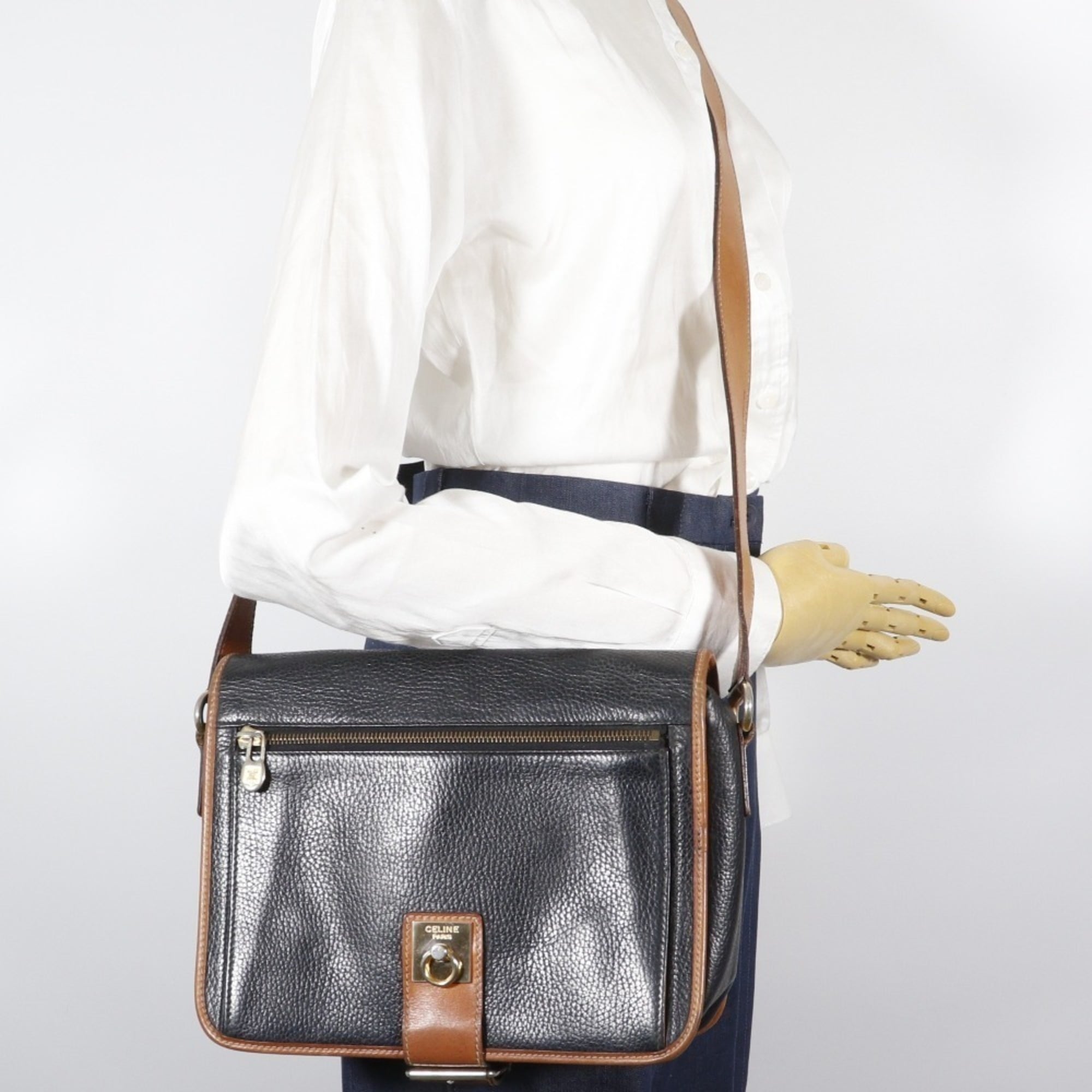 Celine Black Leather Shoulder Bag (Pre-Owned)