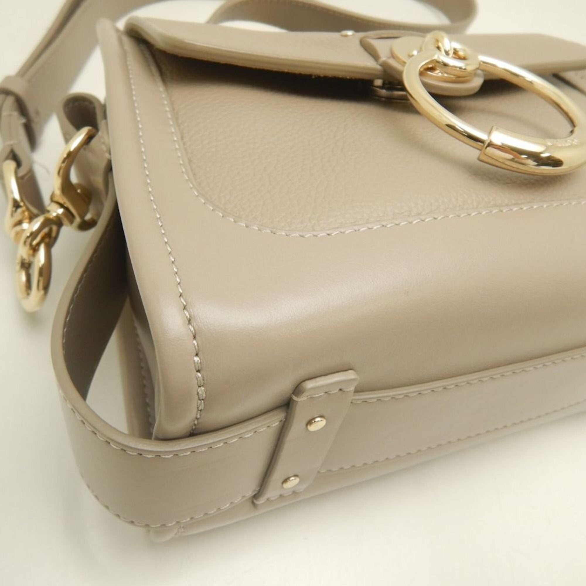 Chloé Grayish Leather Handbag (Pre-Owned)