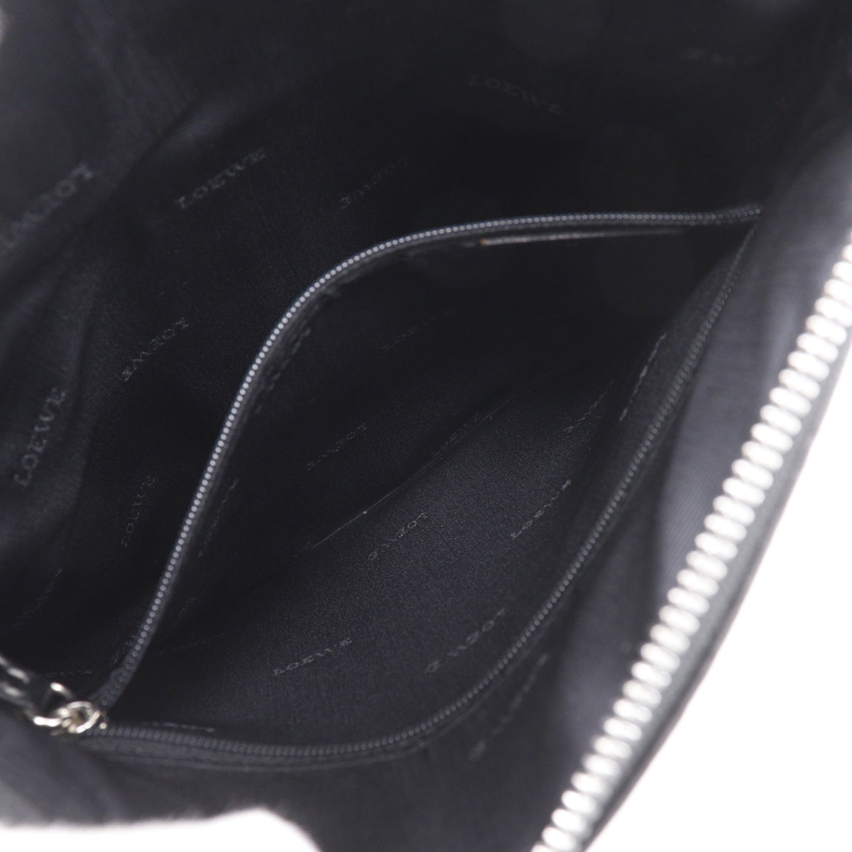 Loewe Black Leather Shoulder Bag (Pre-Owned)