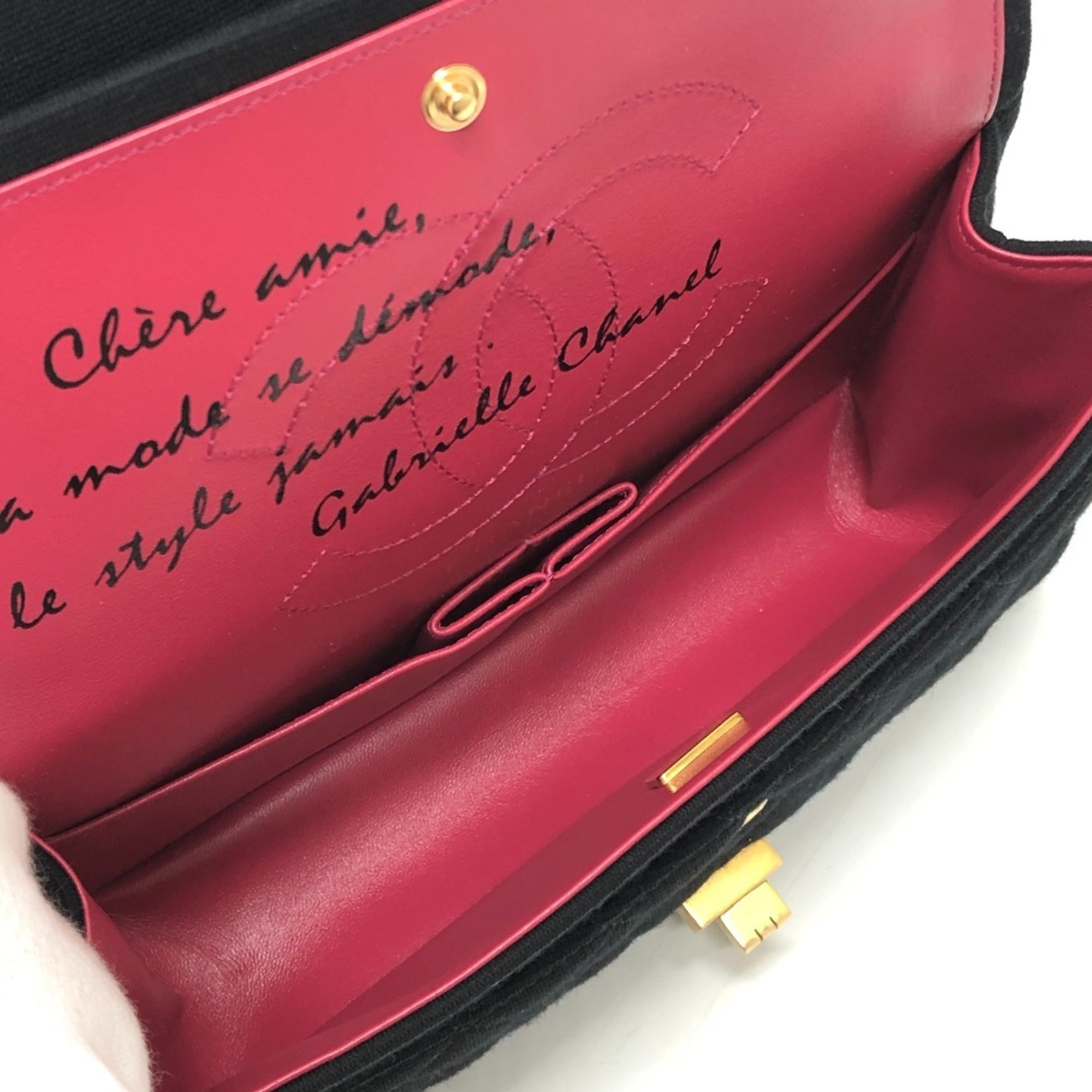 Chanel Black Leather Shoulder Bag (Pre-Owned)