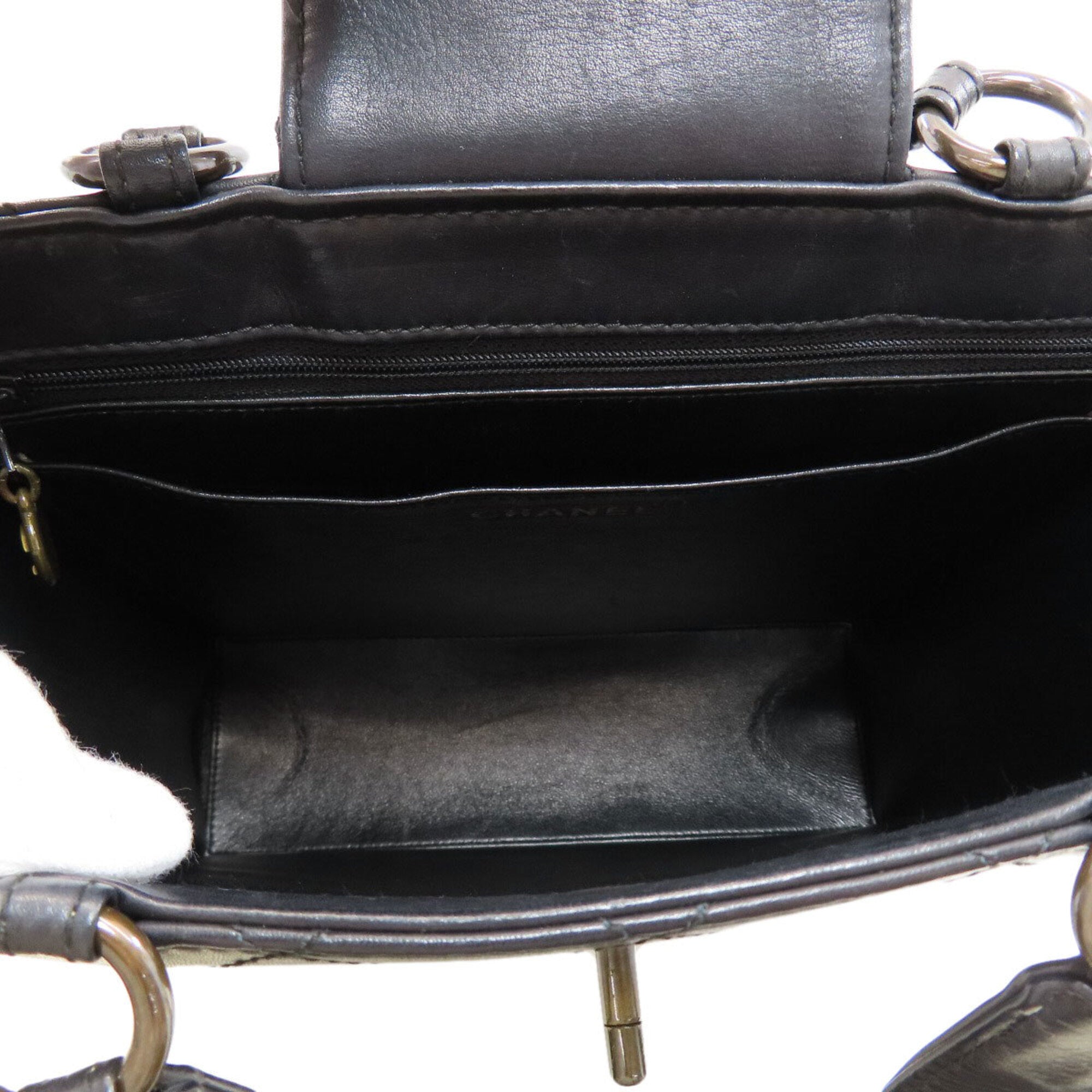 Chanel Matelasse Black Leather Handbag (Pre-Owned)