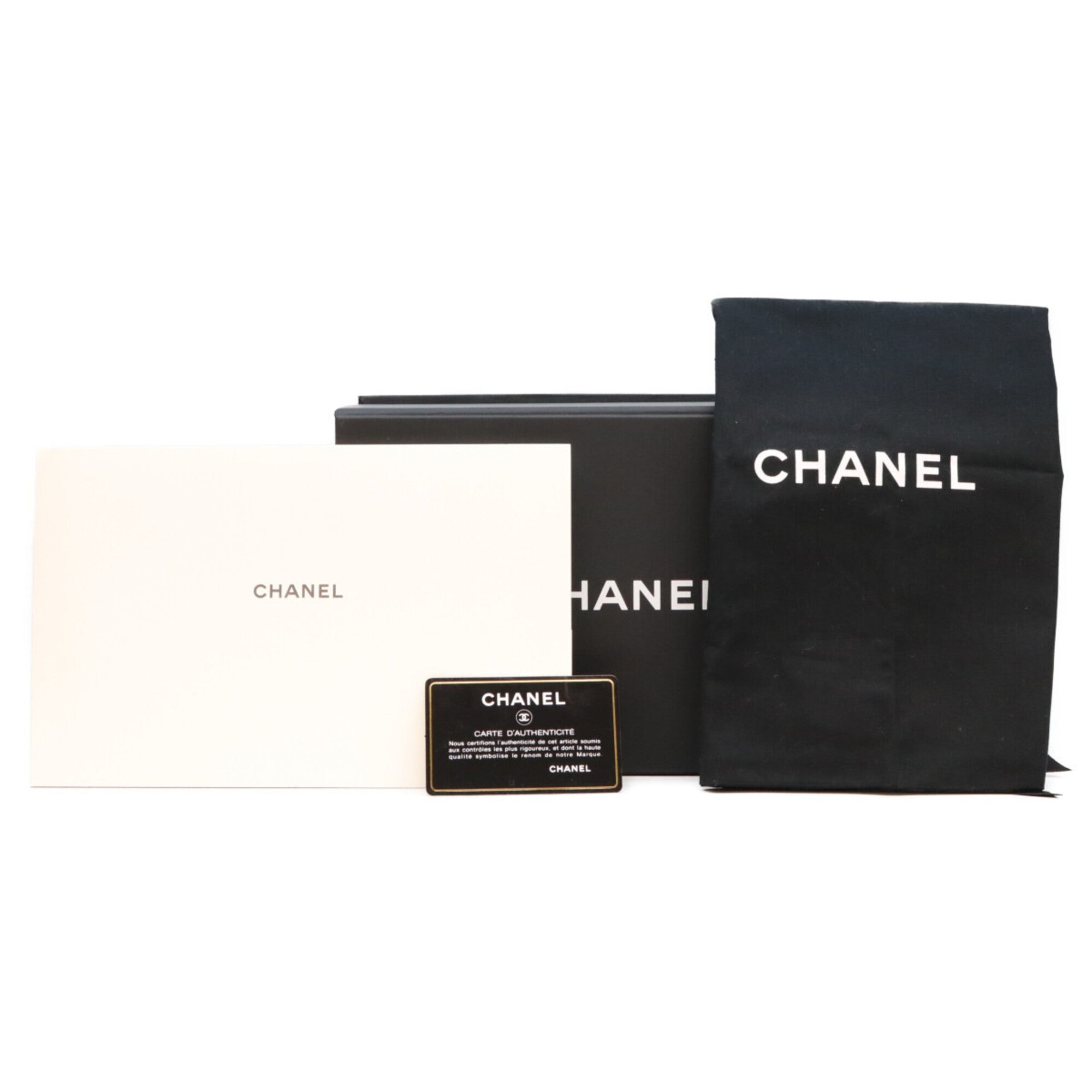 Chanel White Leather Shoulder Bag (Pre-Owned)
