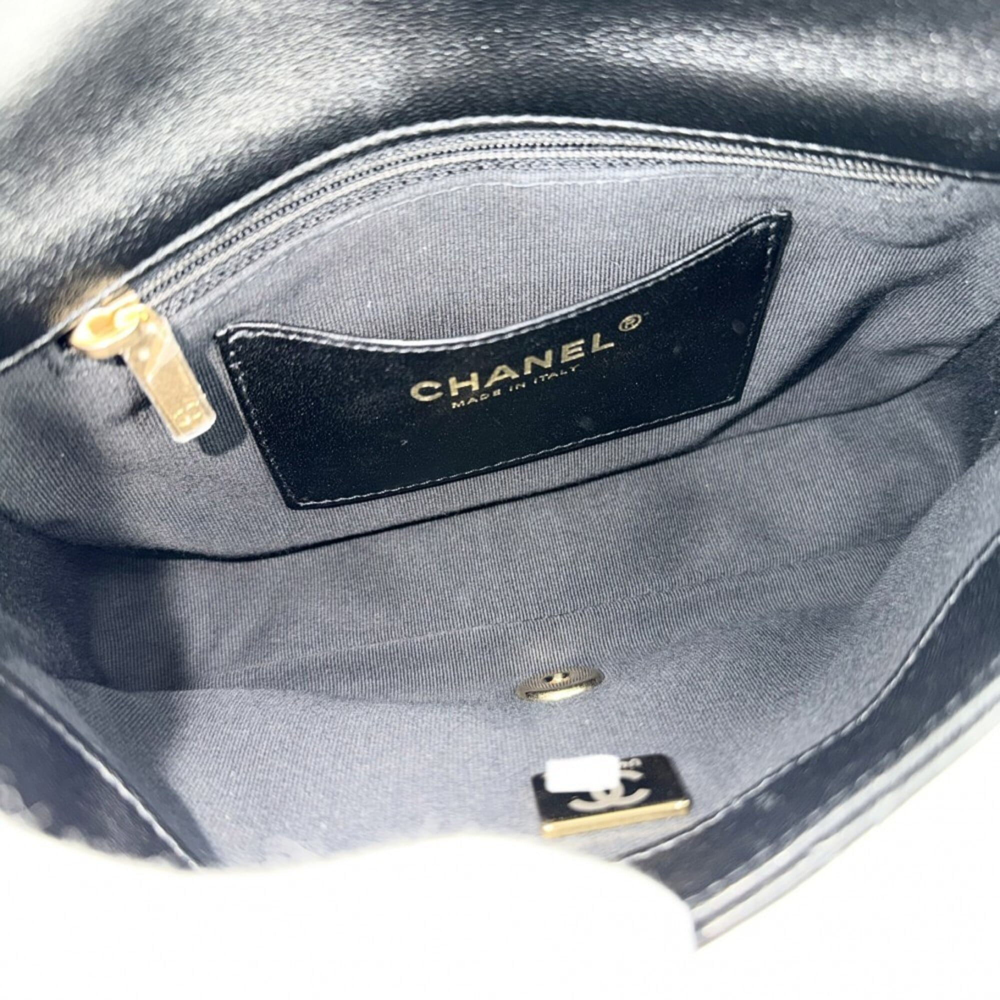 Chanel Matelasse Black Leather Pochette Shoulder Bag (Pre-Owned)