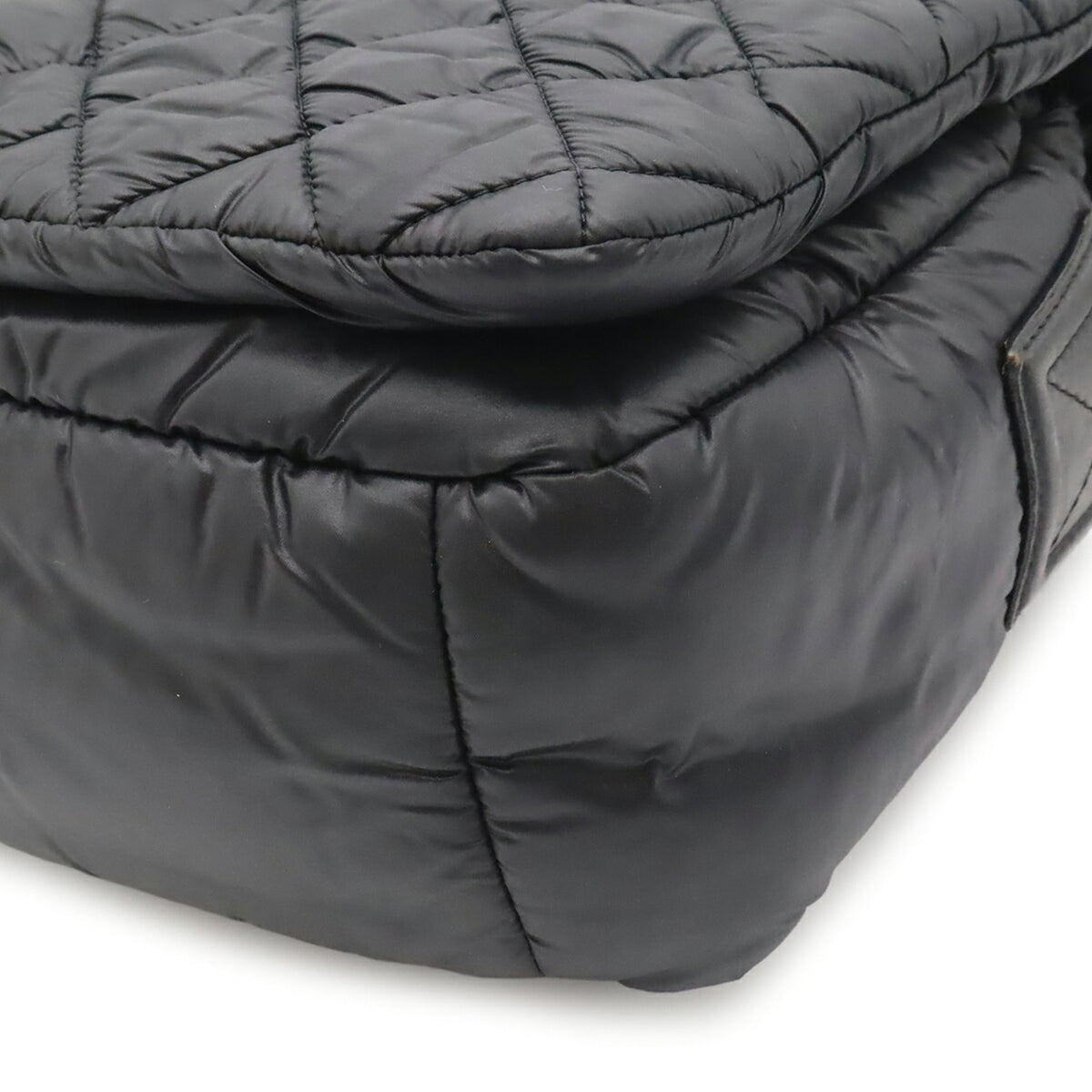 Chanel Black Nylon Shoulder Bag (Pre-Owned)