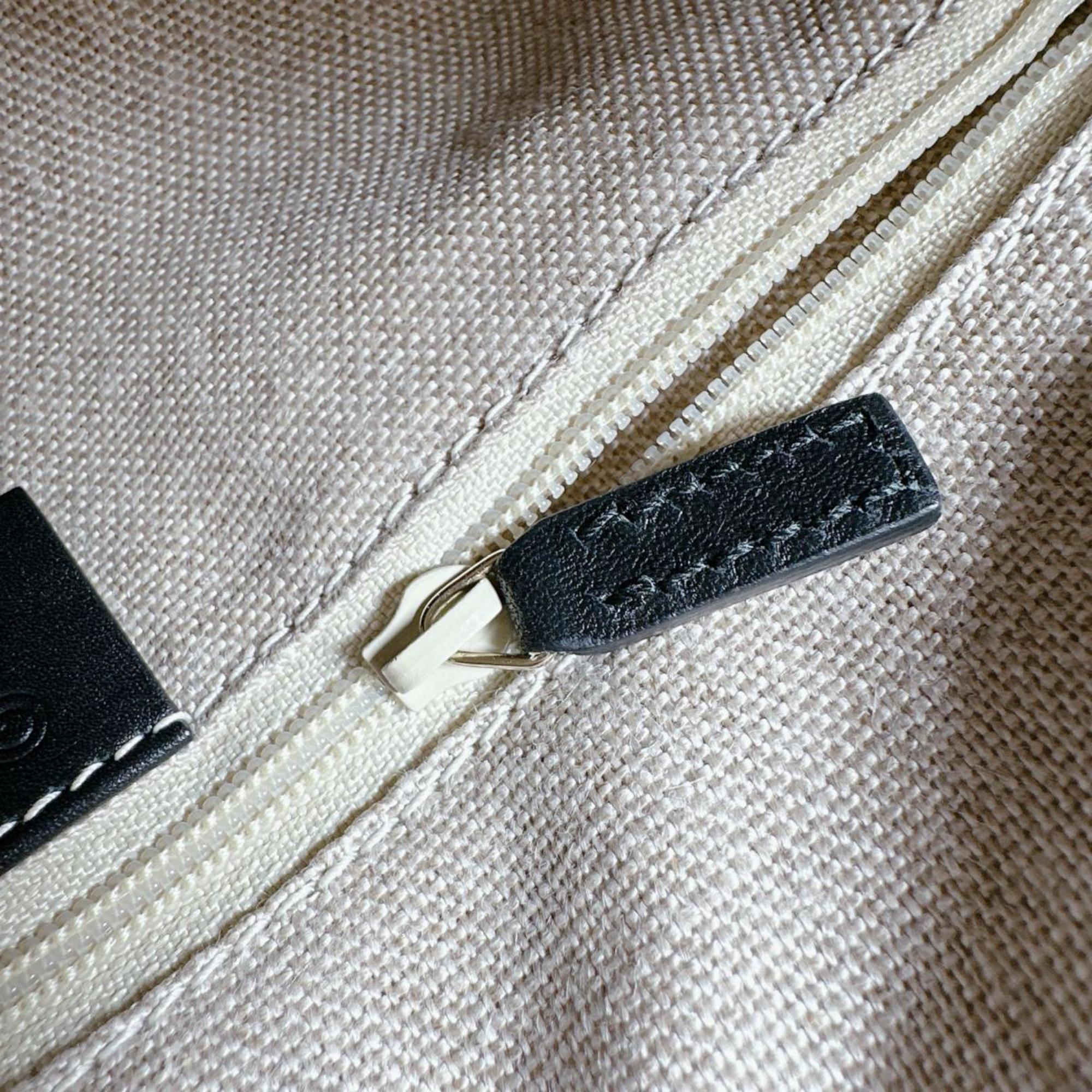 Gucci Black Leather Shoulder Bag (Pre-Owned)