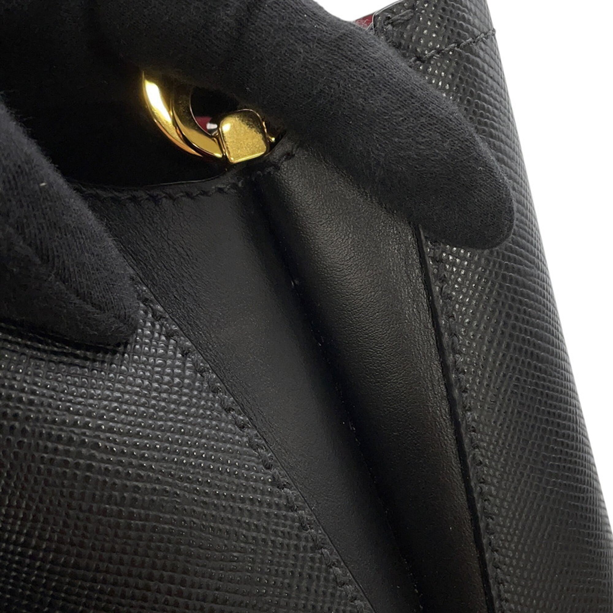 Prada Black Leather Handbag Shoulder Bag (Pre-Owned)