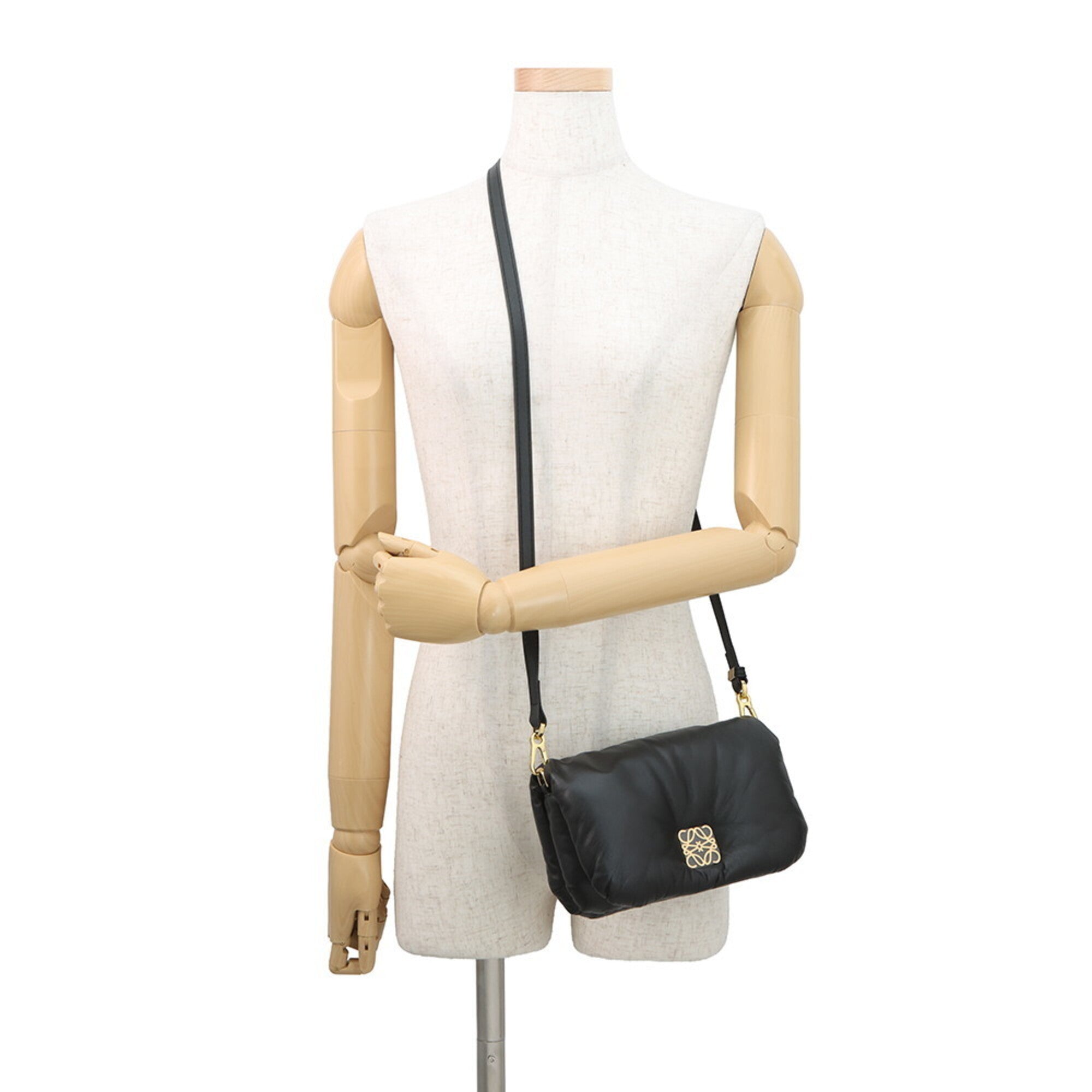 Loewe Black Leather Shoulder Bag (Pre-Owned)