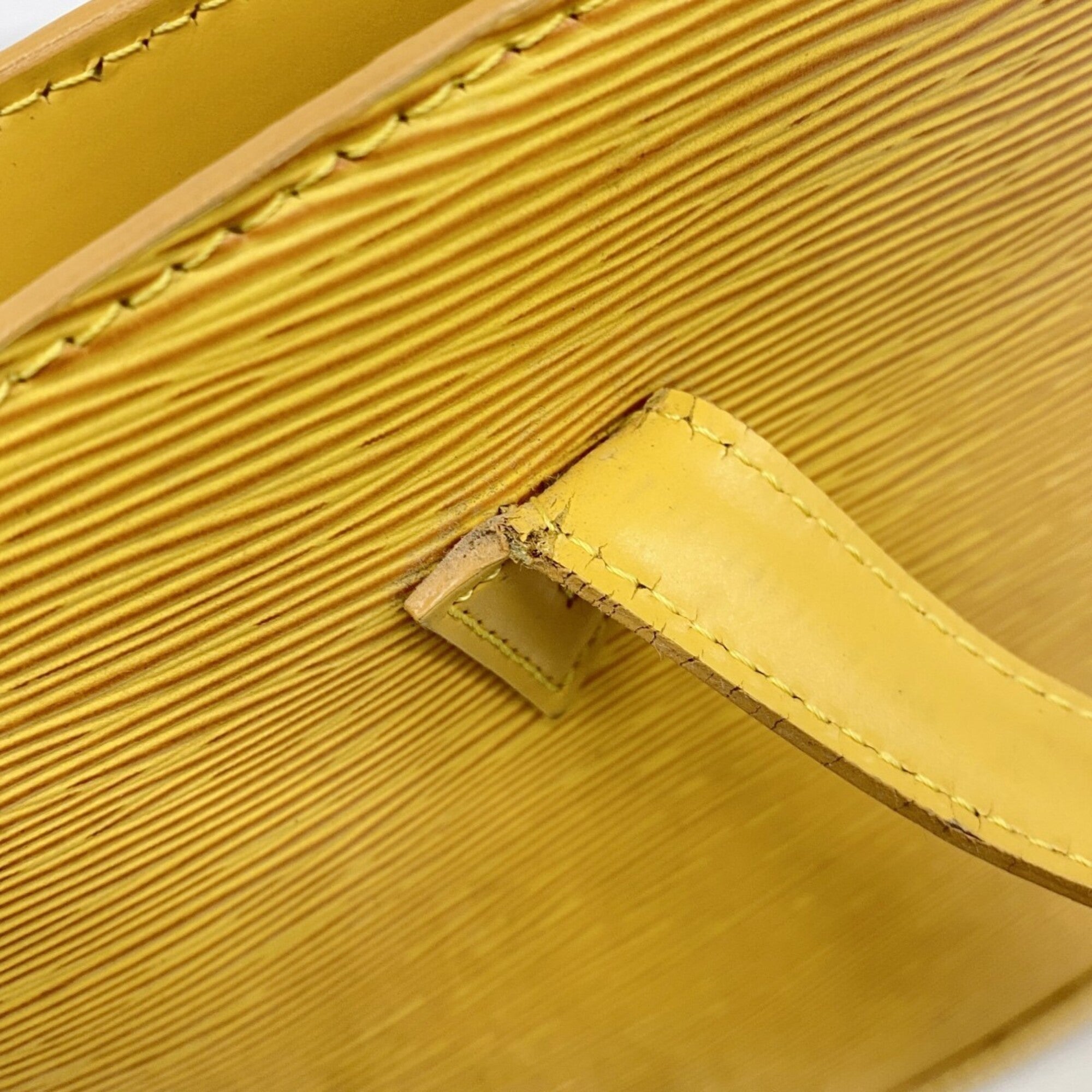 Louis Vuitton Jaune Handbag (Pre-Owned)