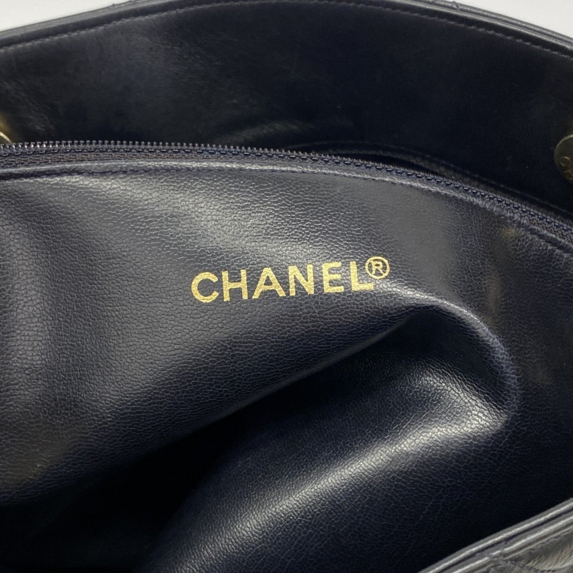 Chanel Black Leather Tote Bag (Pre-Owned)