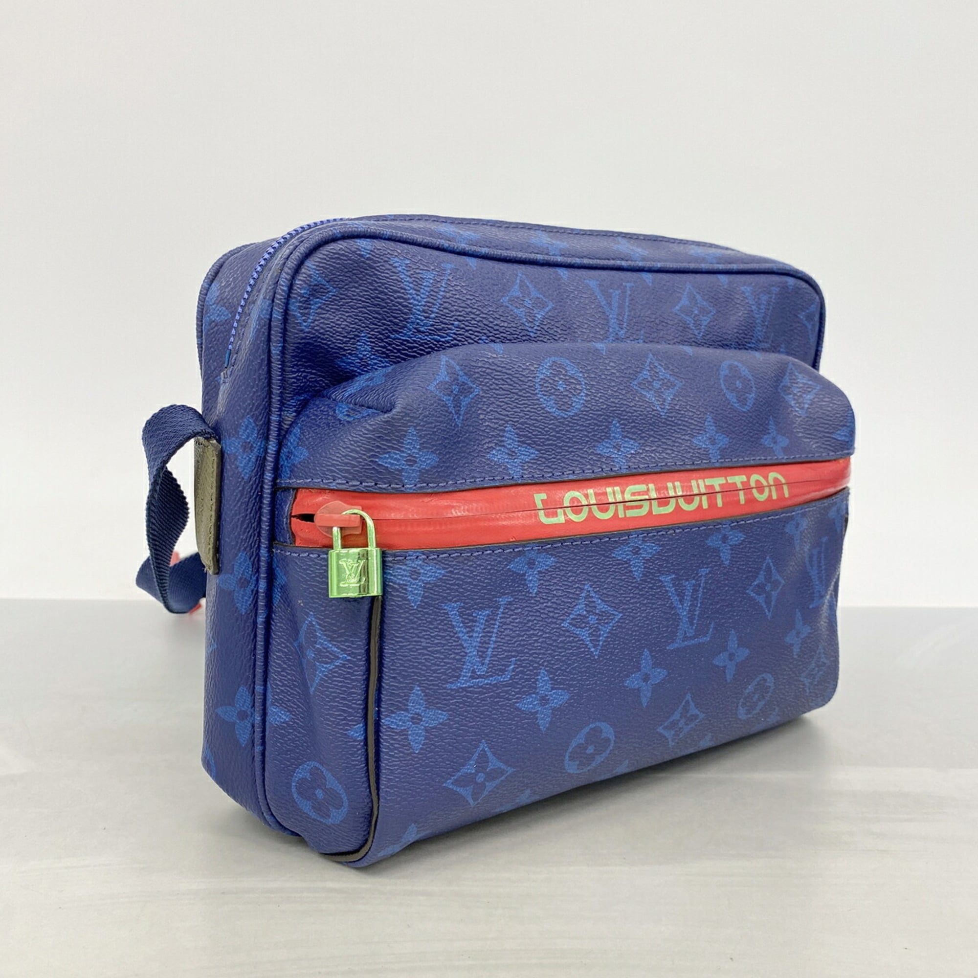Louis Vuitton Blue Shoulder Bag (Pre-Owned)
