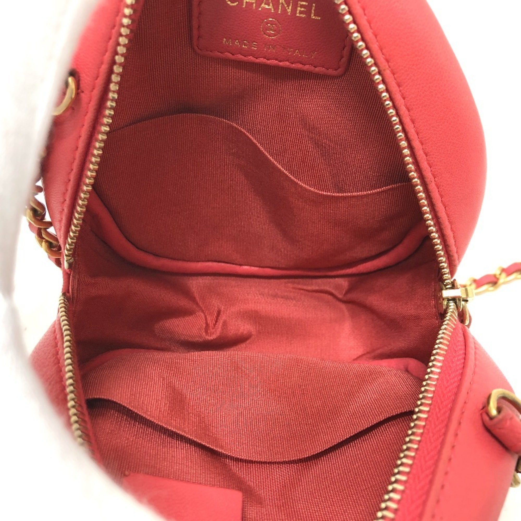 Chanel Pink Leather Pochette Shoulder Bag (Pre-Owned)