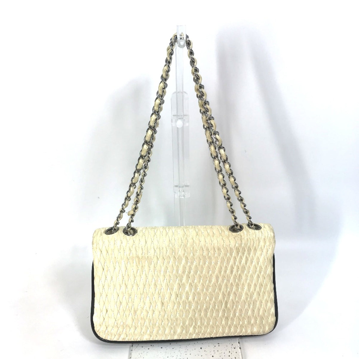 Chanel White Leather Shoulder Bag (Pre-Owned)