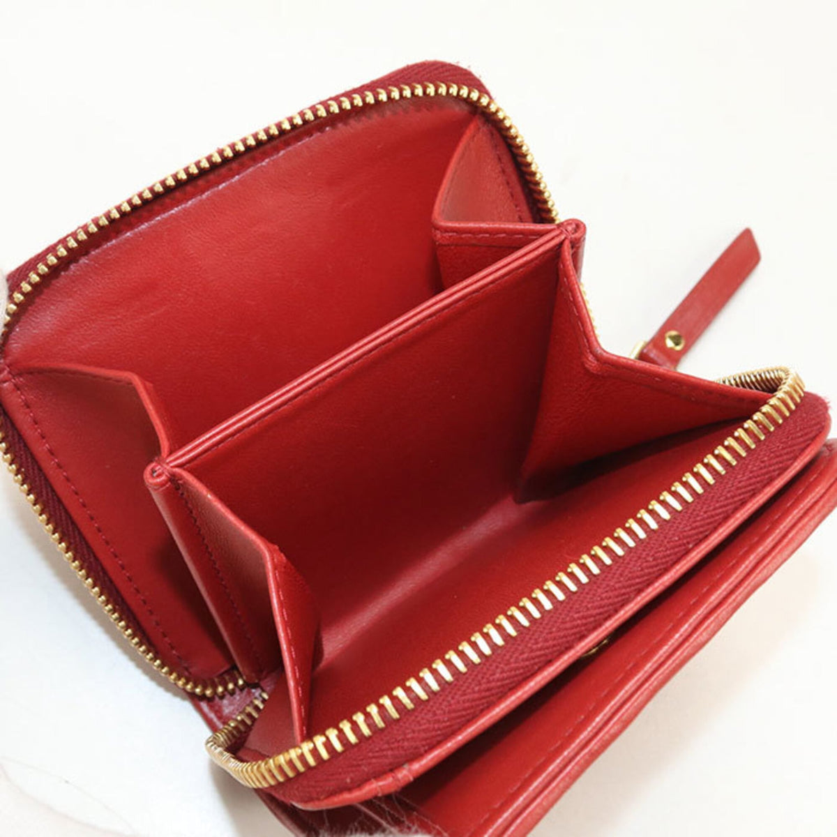 Miu Miu Red Color Leather Wallet (Bi-Fold) (Pre-Owned)