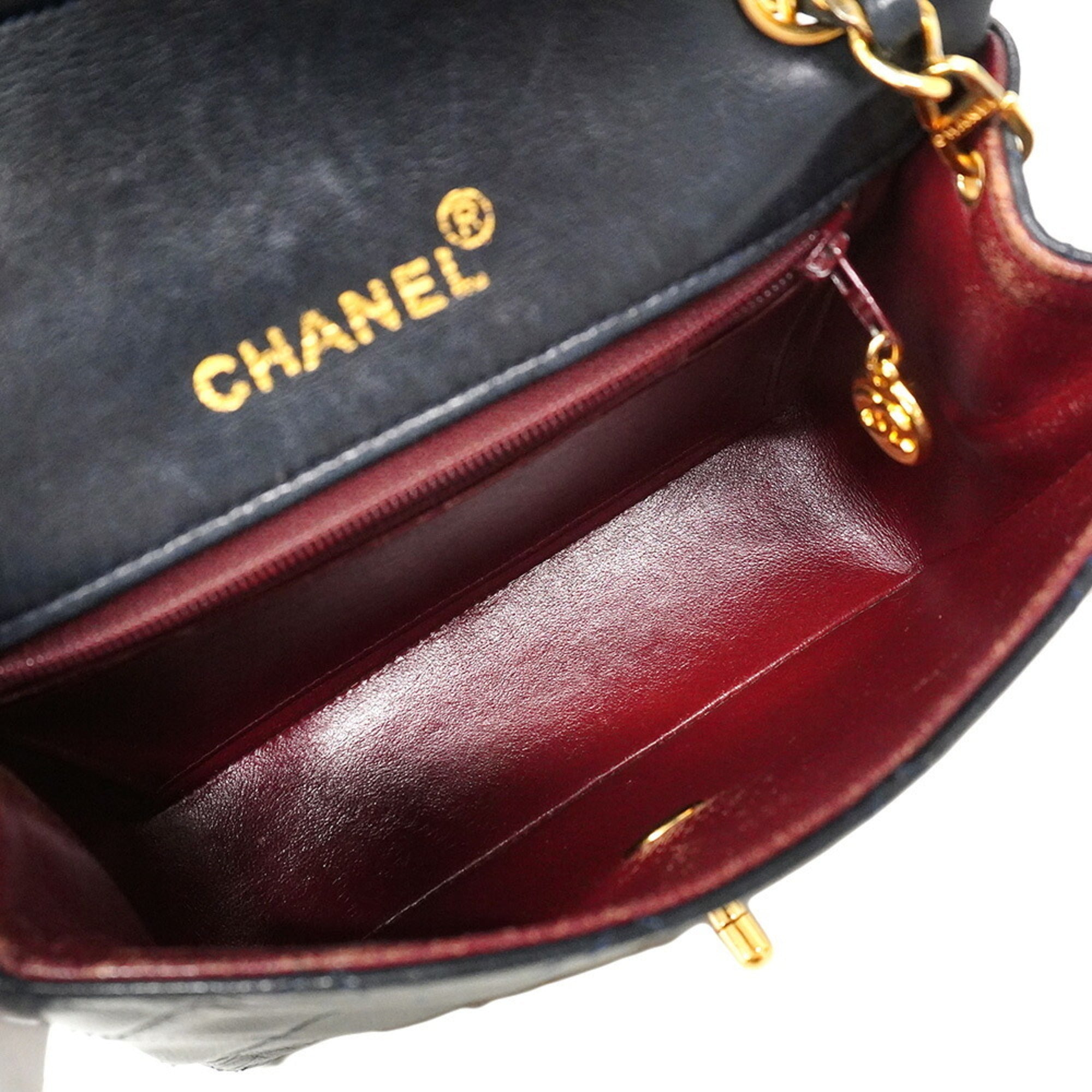 Chanel Black Leather Shoulder Bag (Pre-Owned)