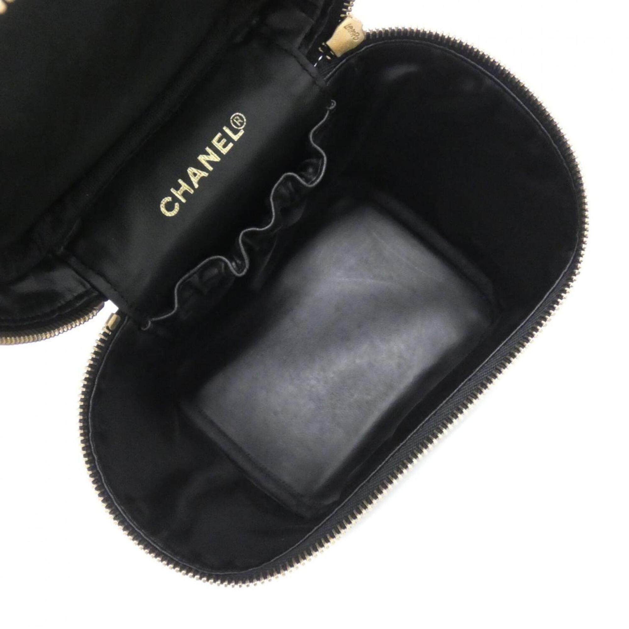 Chanel Black Grained Calfskin Handbag (Pre-Owned)