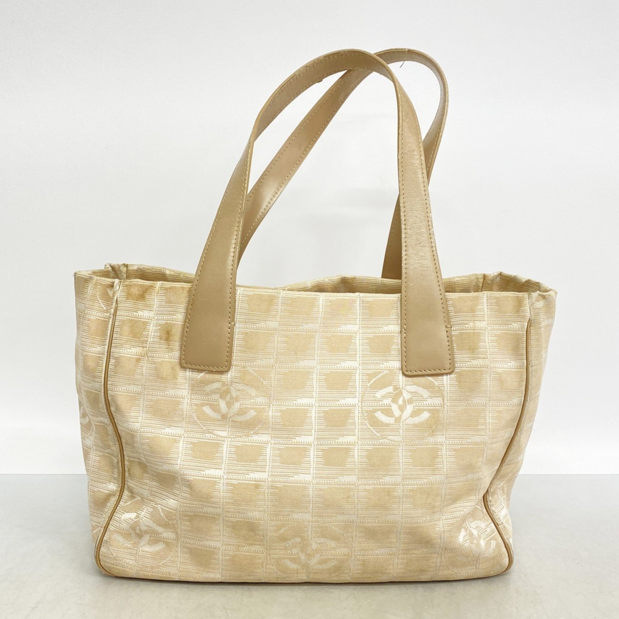 Chanel Beige Nylon Tote Bag (Pre-Owned)