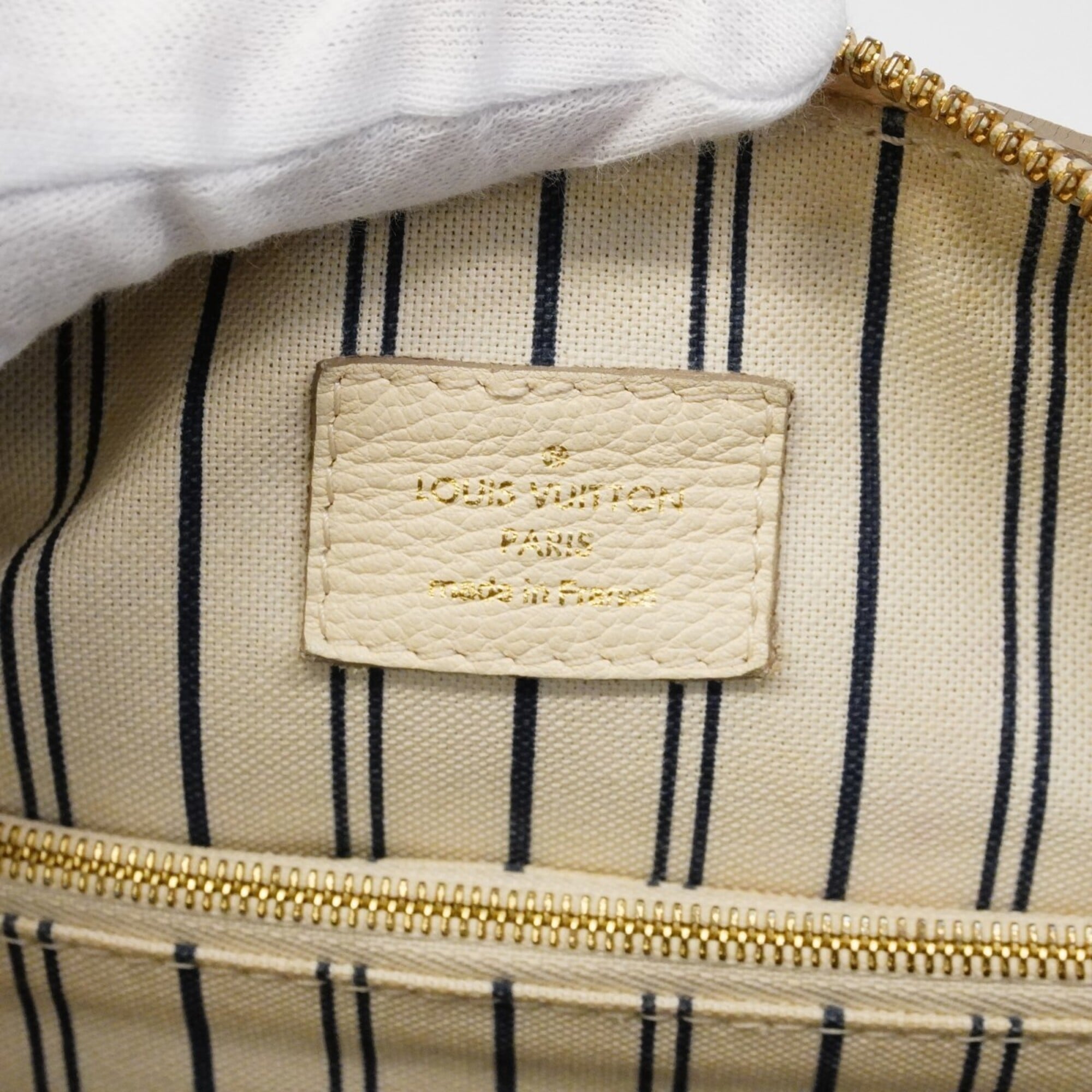 Louis Vuitton Neige Handbag (Pre-Owned)