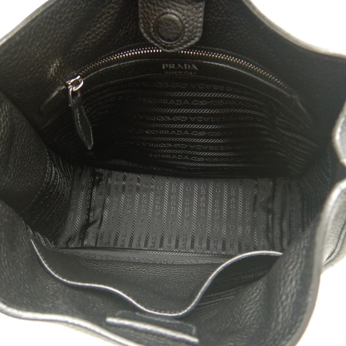 Prada Nero Leather Shoulder Bag (Pre-Owned)
