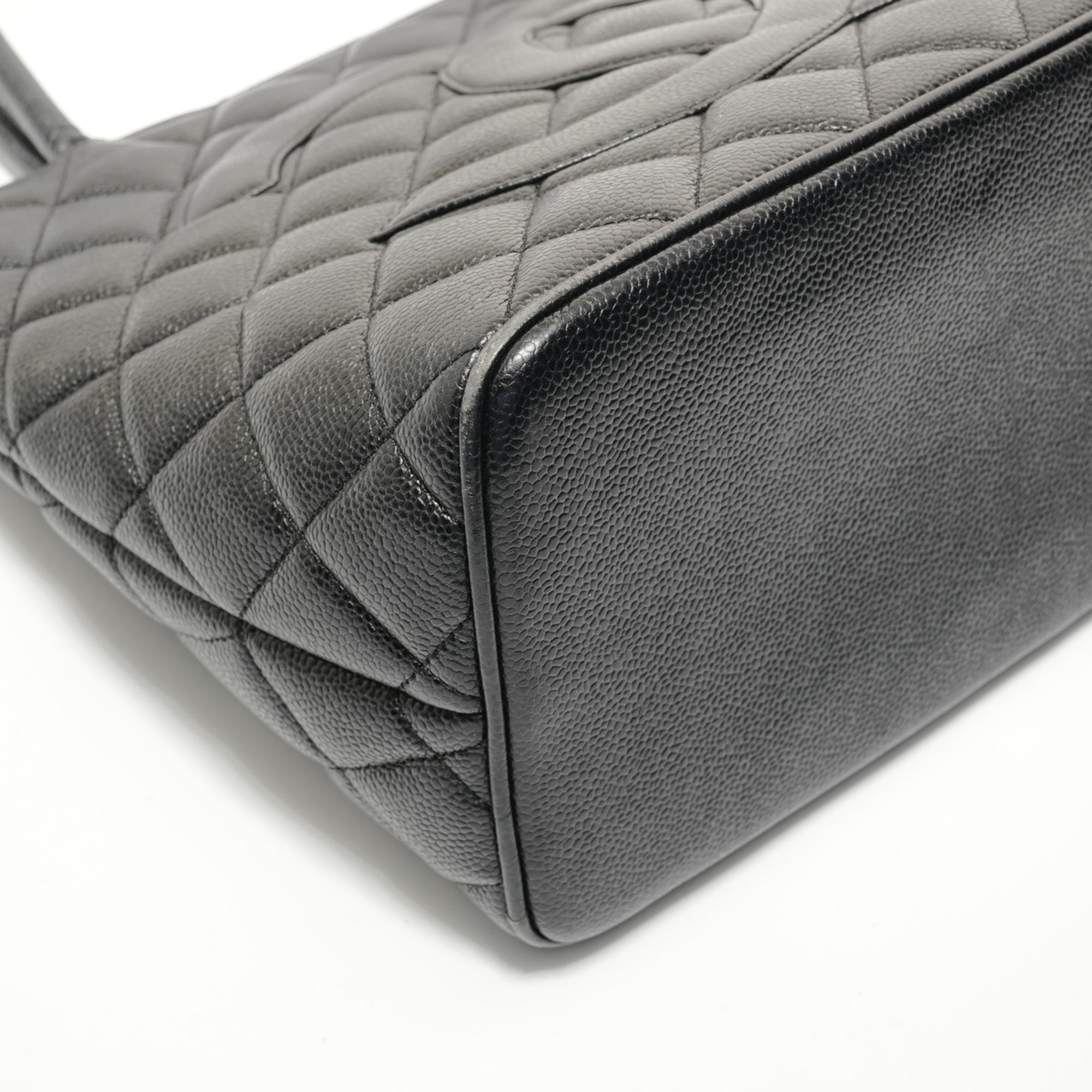 Chanel Black Grained Calfskin Tote Bag (Pre-Owned)