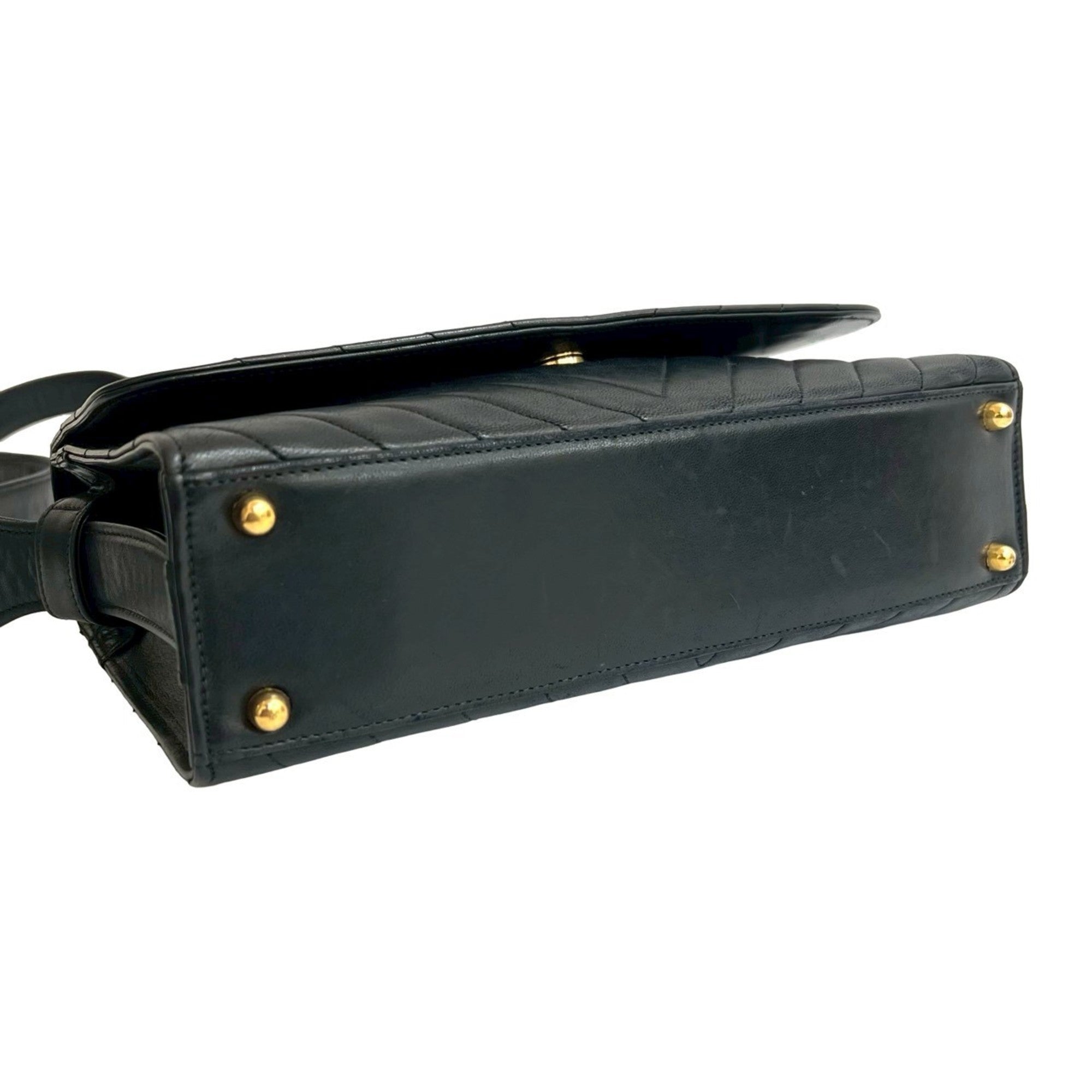 Chanel Black Leather Shoulder Bag (Pre-Owned)