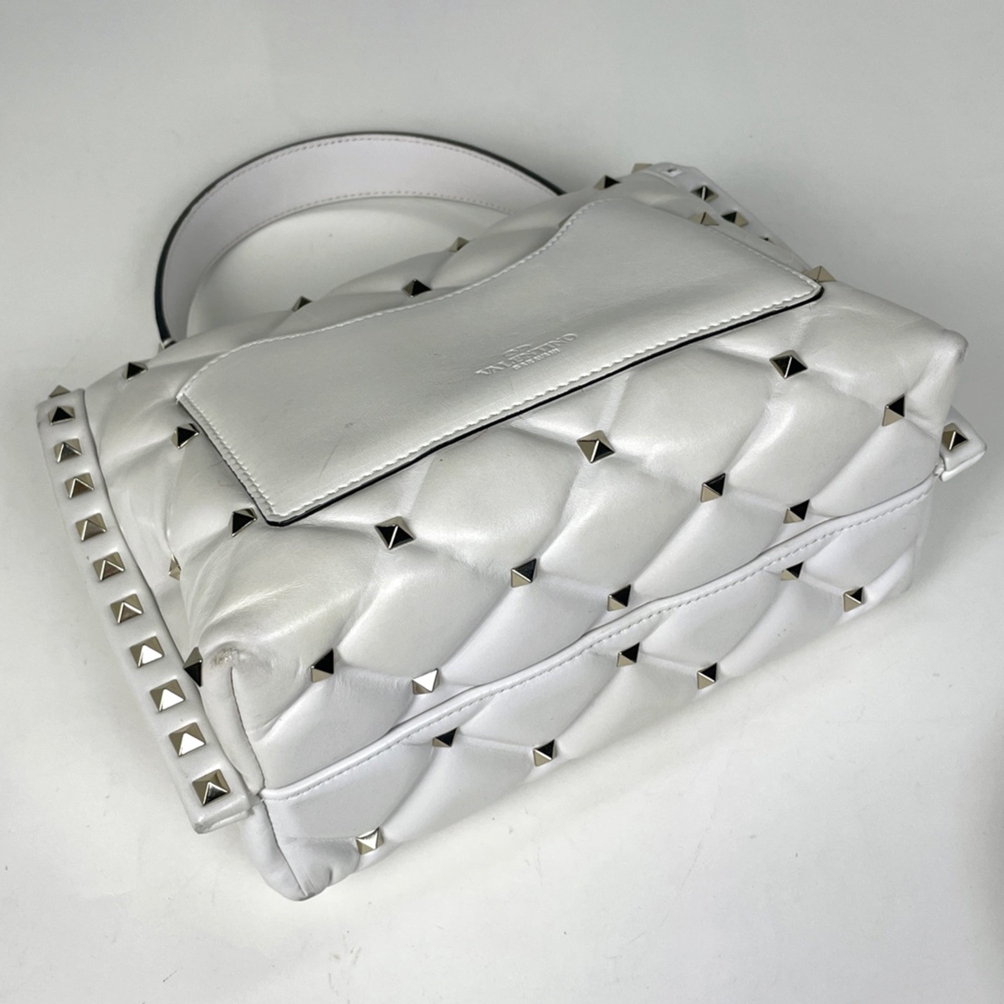 Valentino Garavani White Leather Handbag (Pre-Owned)