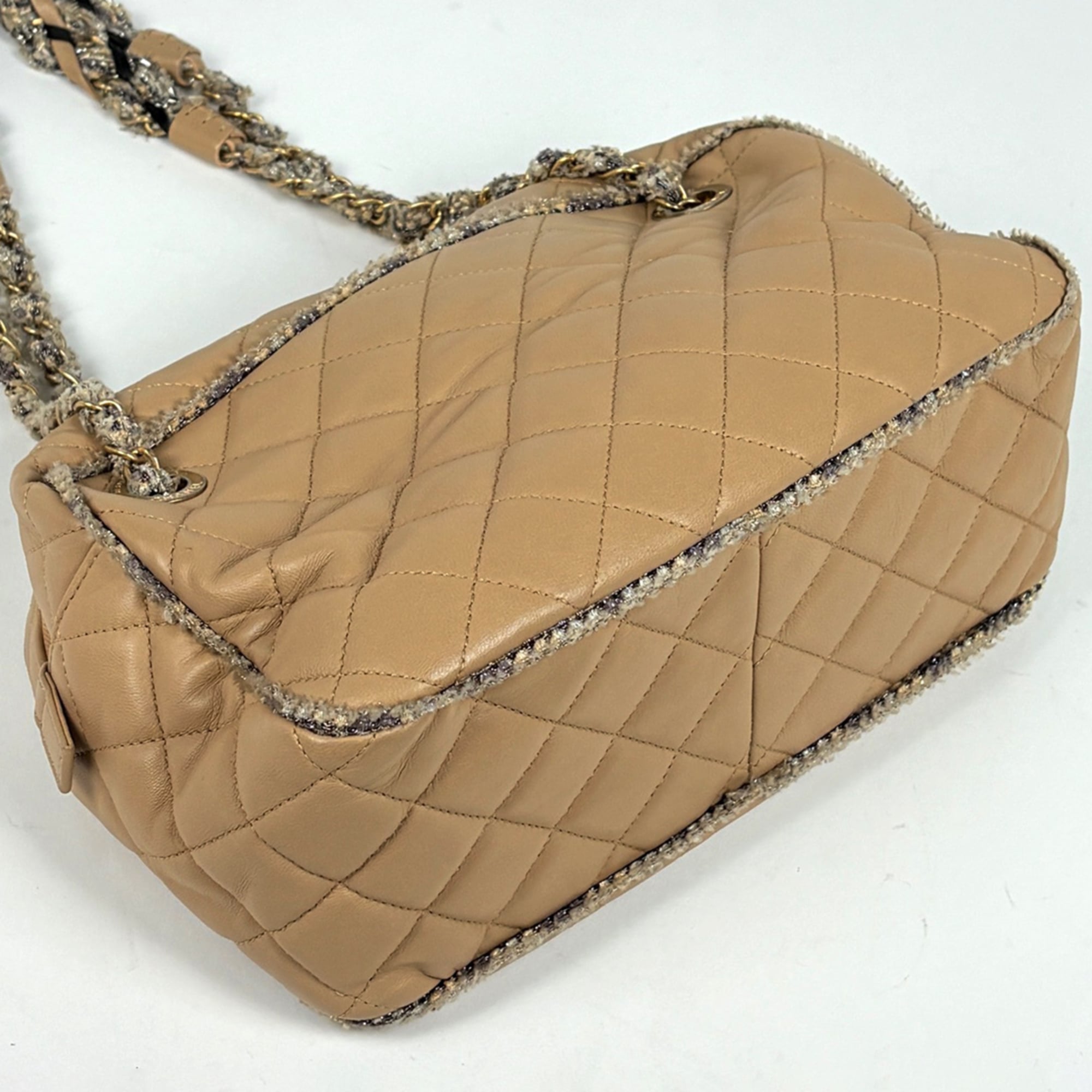 Chanel Matelasse Beige Leather Shoulder Bag (Pre-Owned)