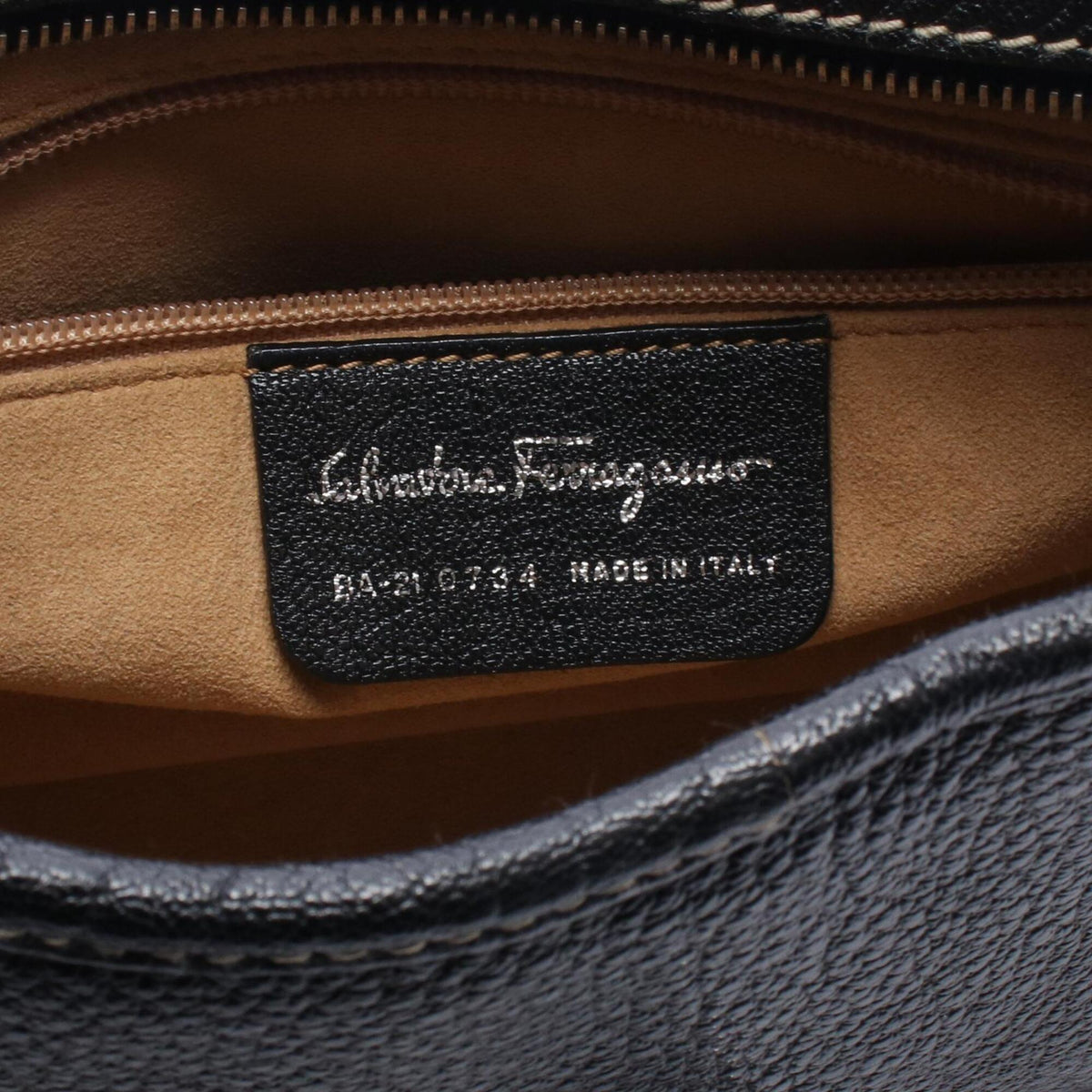 Salvatore Ferragamo Black Leather Handbag Shoulder Bag (Pre-Owned)