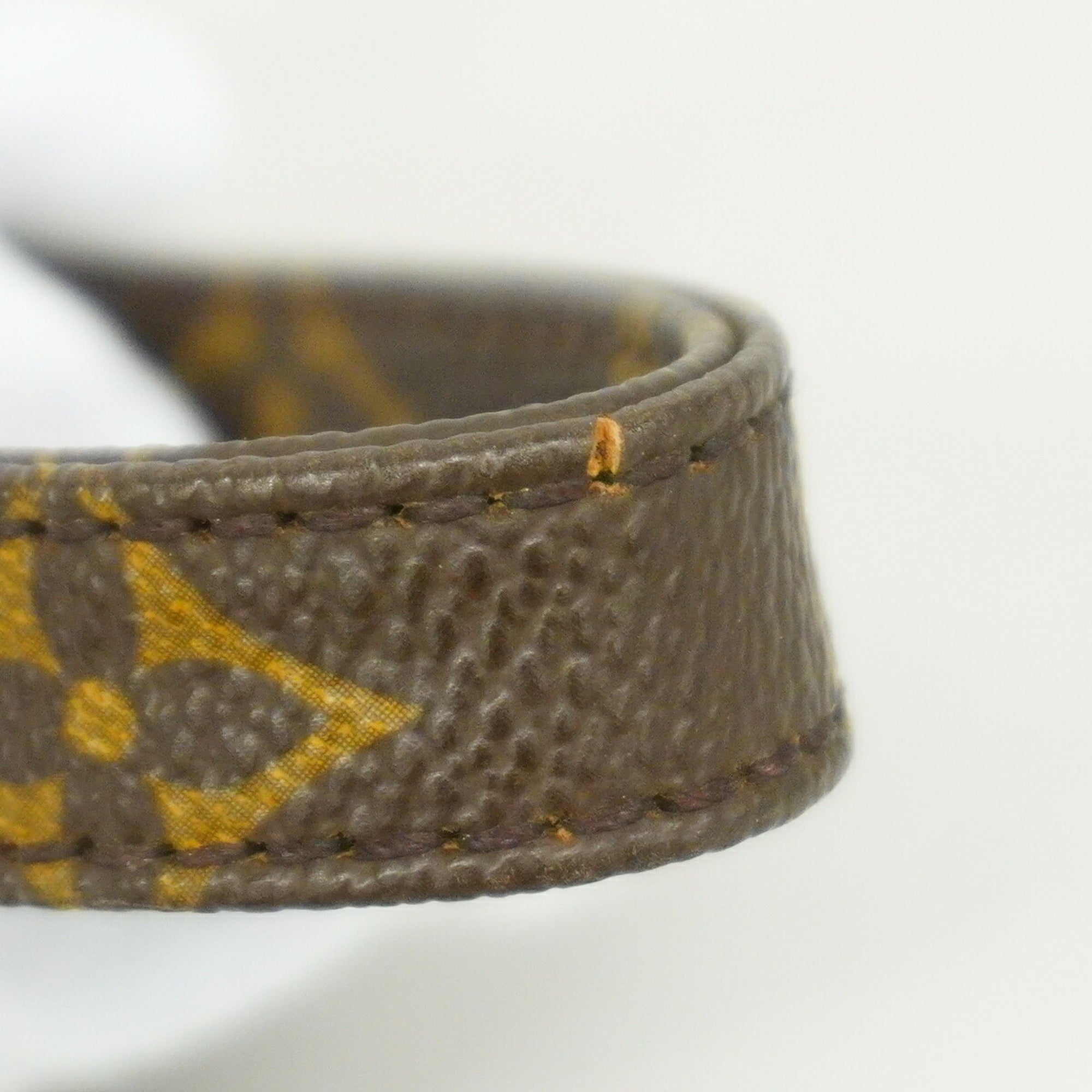 Louis Vuitton Brown Clutch Bag (Pre-Owned)