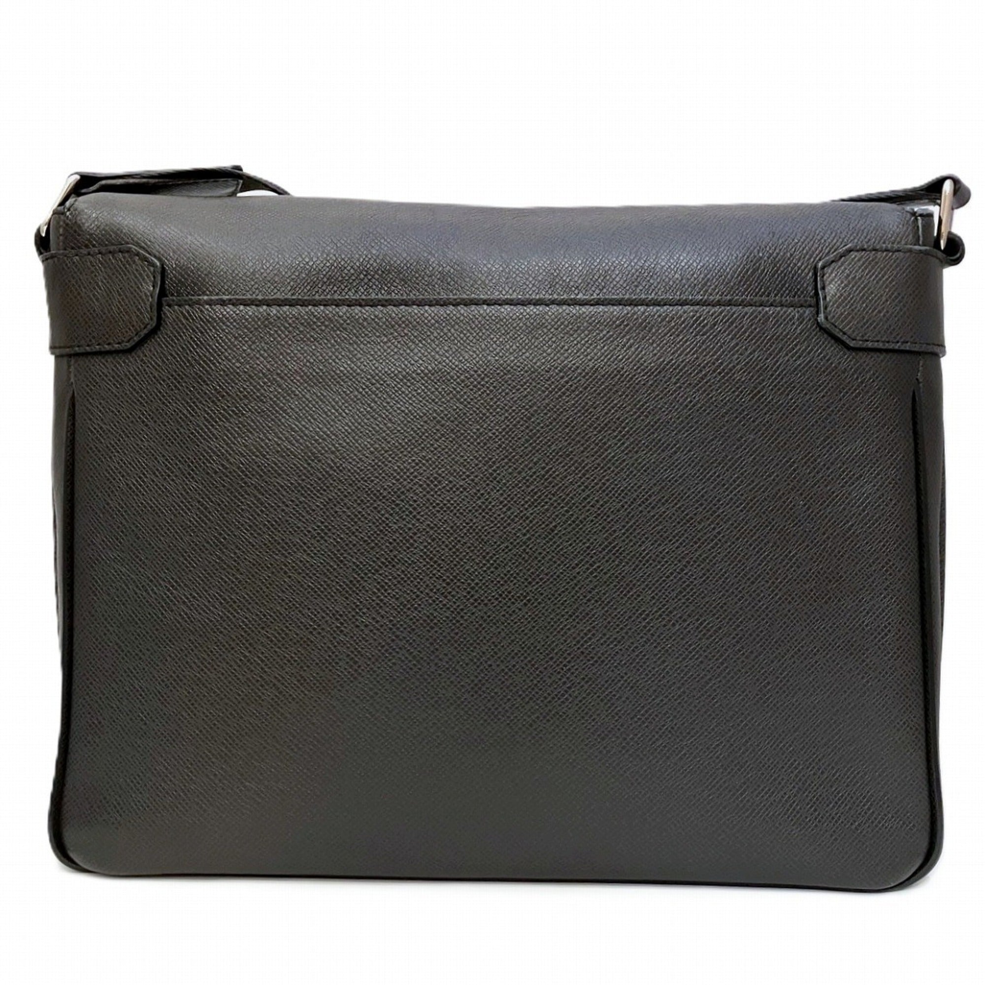 Louis Vuitton Taiga Black Leather Shoulder Bag (Pre-Owned)