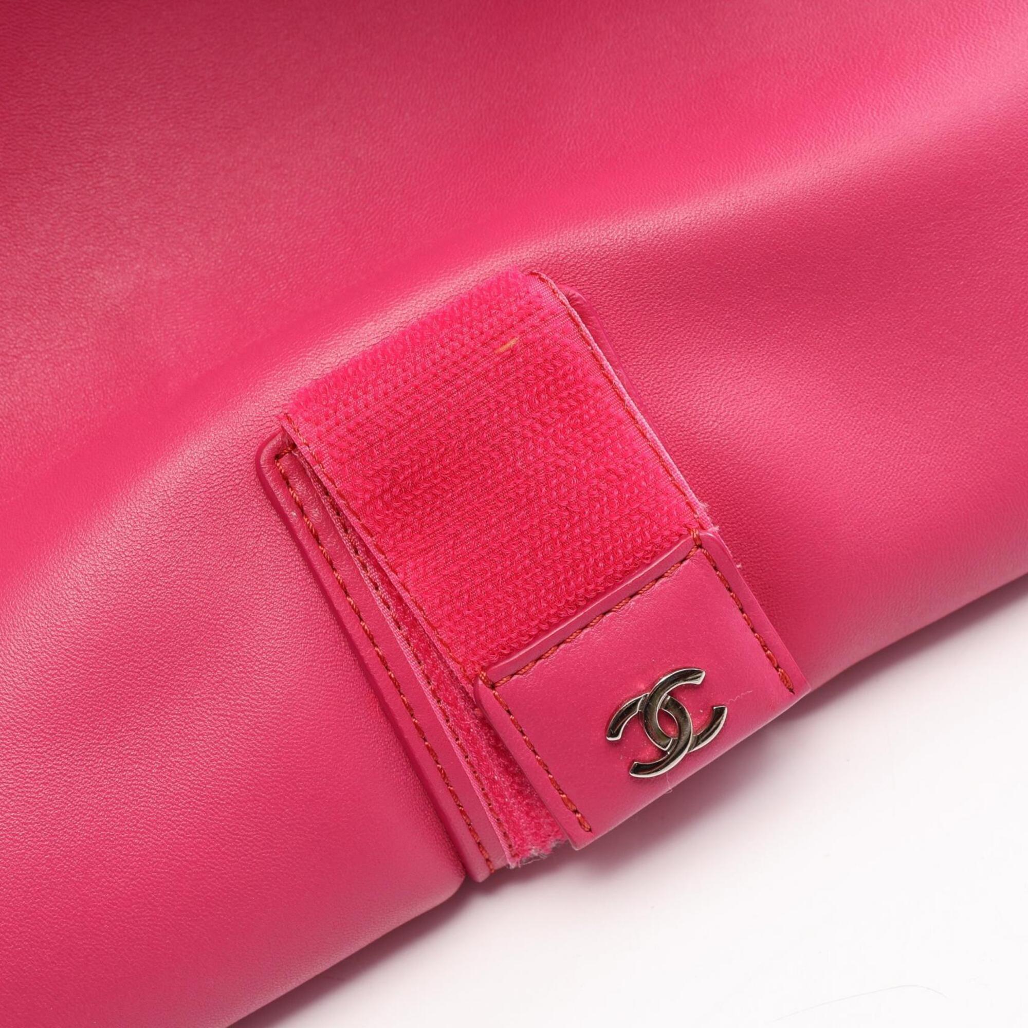 Chanel Pink Leather Clutch Bag Handbag (Pre-Owned)