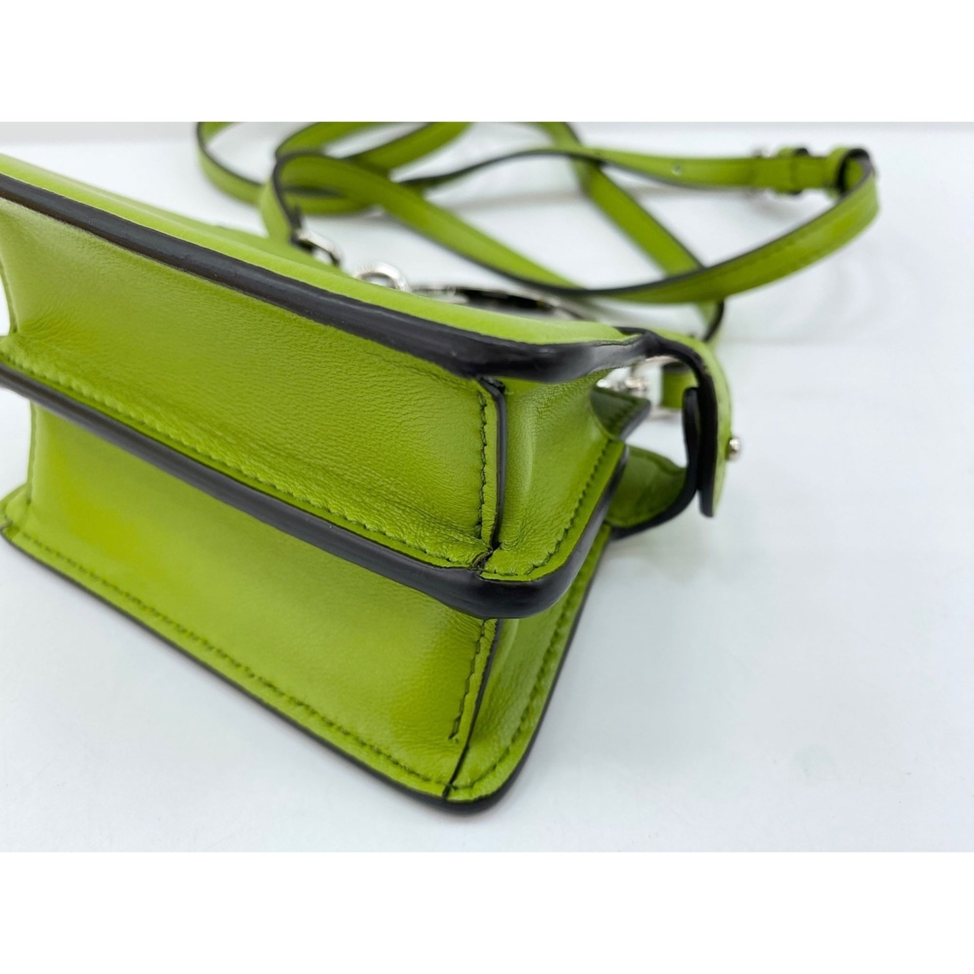 Fendi Green Shoulder Bag (Pre-Owned)