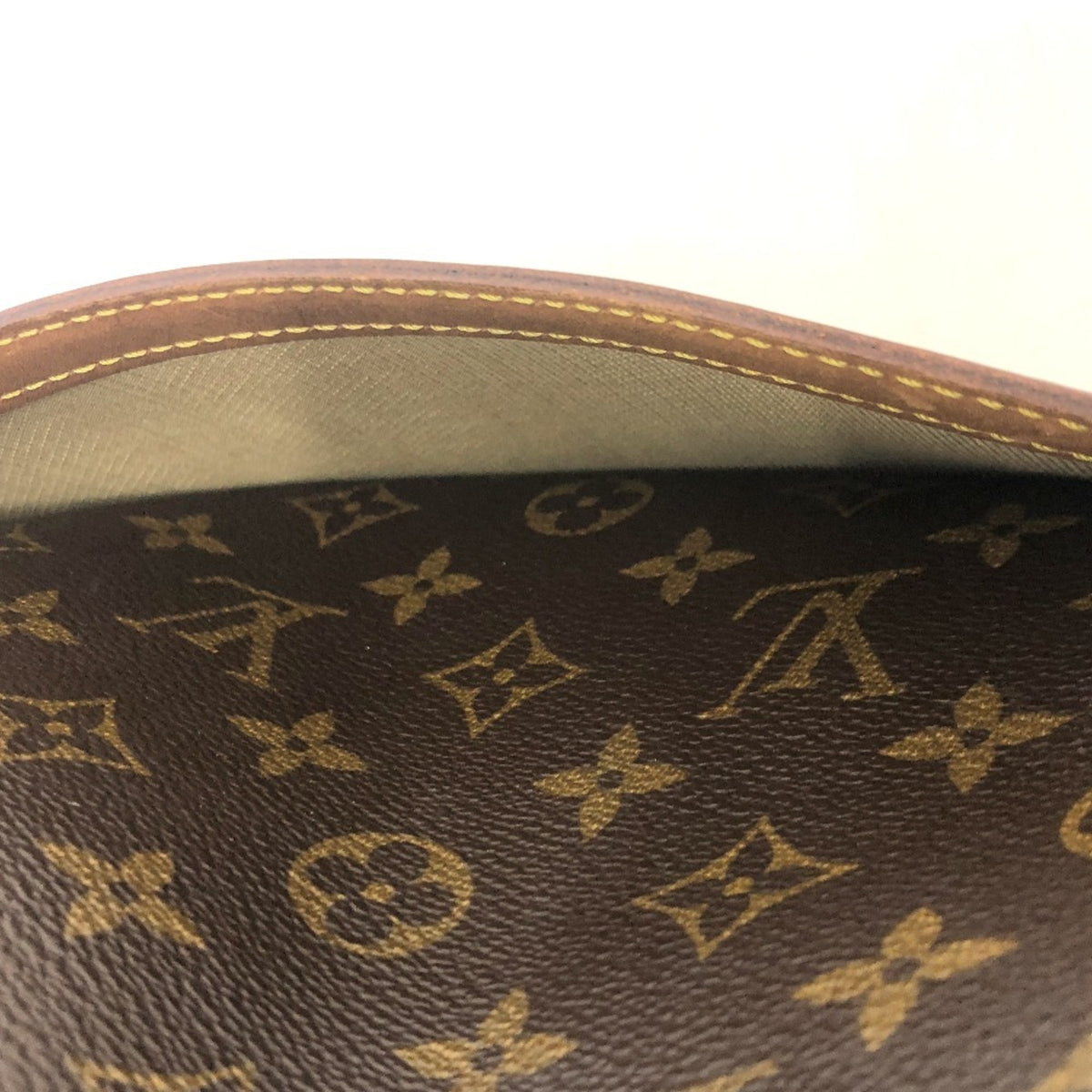 Louis Vuitton Brown Monogram Monogram Shoulder Bag (Pre-Owned)