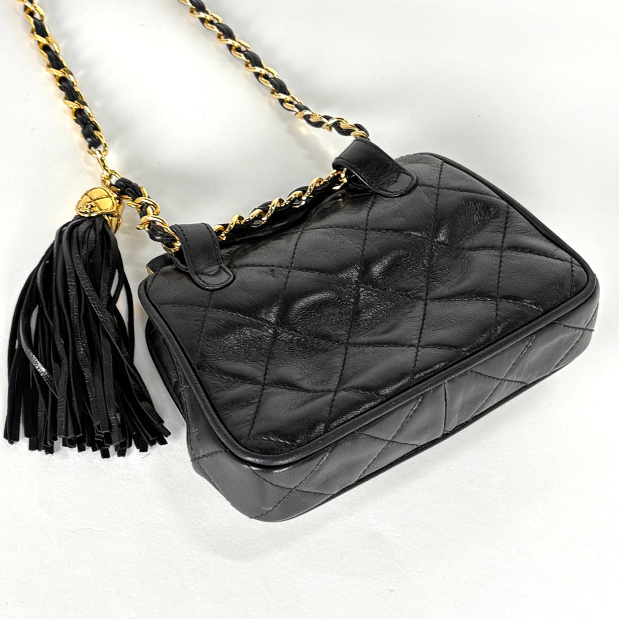 Chanel Black Leather Shoulder Bag (Pre-Owned)