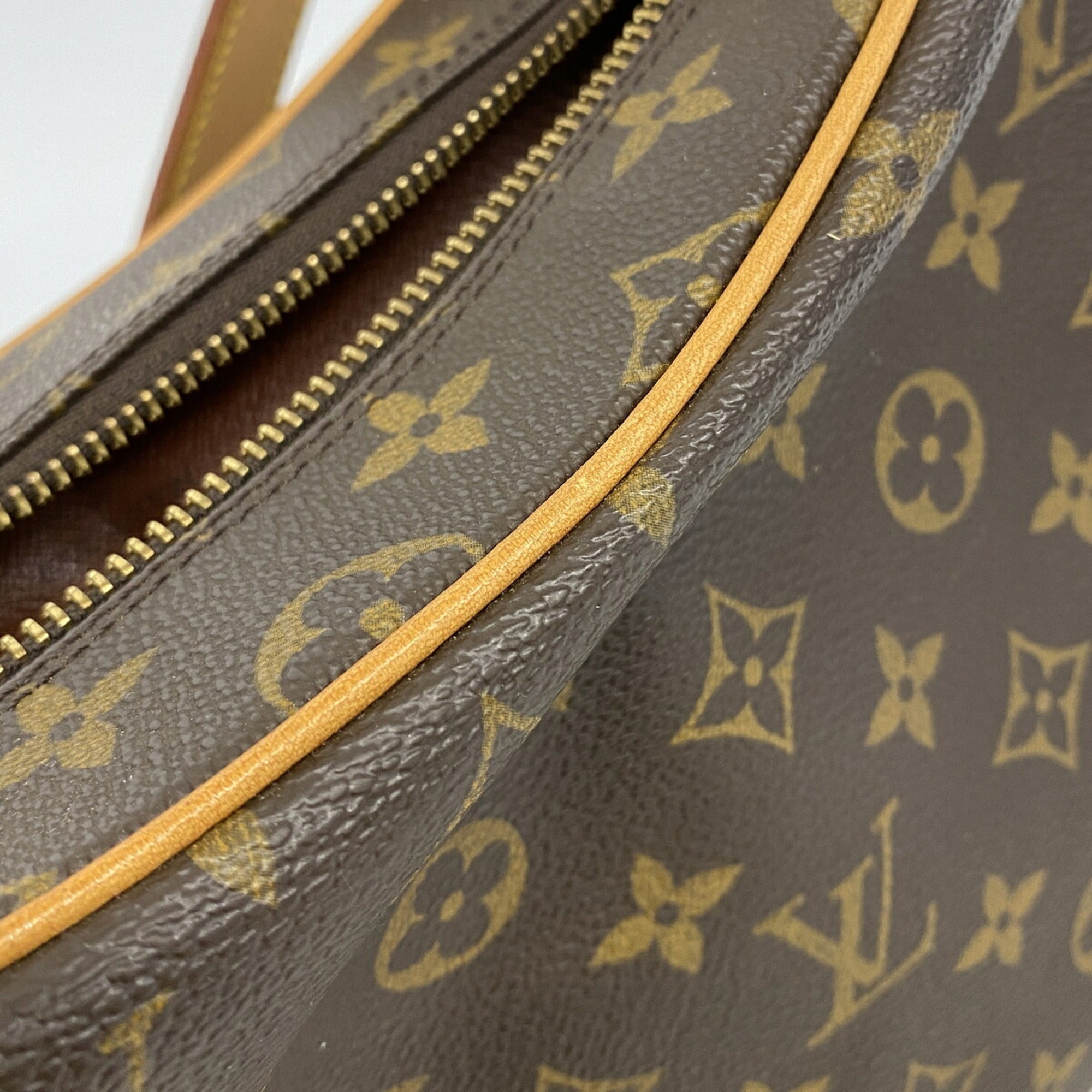 Louis Vuitton Brown Shoulder Bag (Pre-Owned)