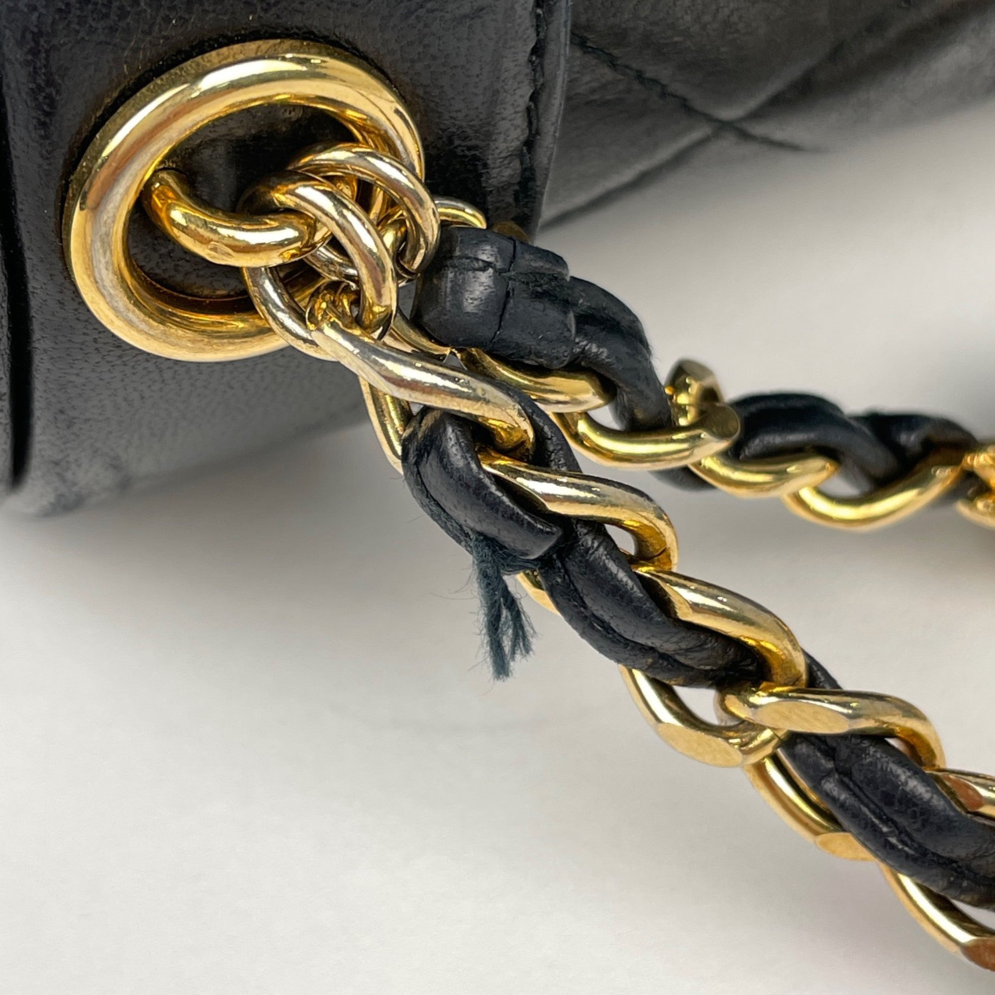 Chanel Black Leather Shoulder Bag (Pre-Owned)
