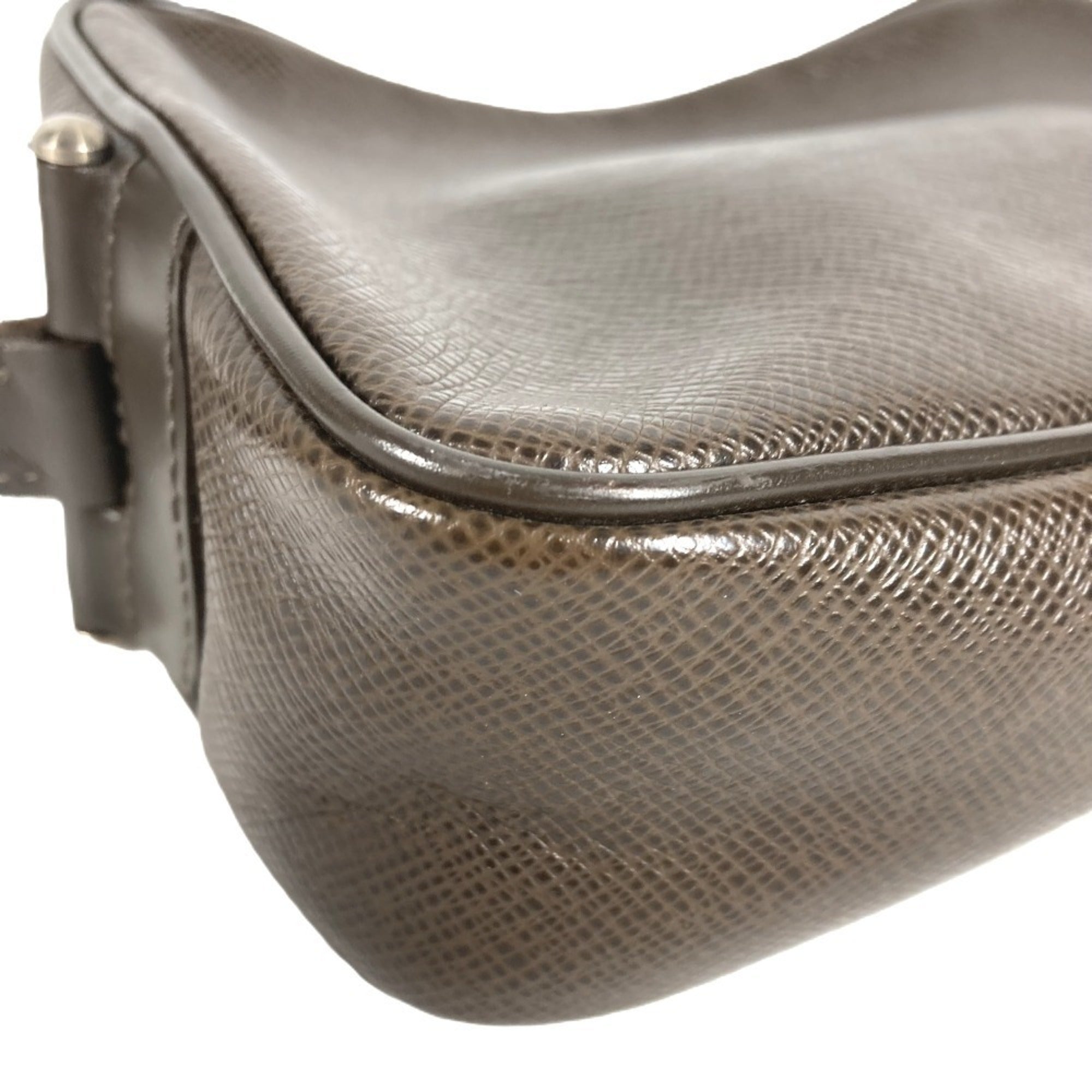 Louis Vuitton Brown Grizzly Taiga Leather Leather Clutch Bag (Pre-Owned)