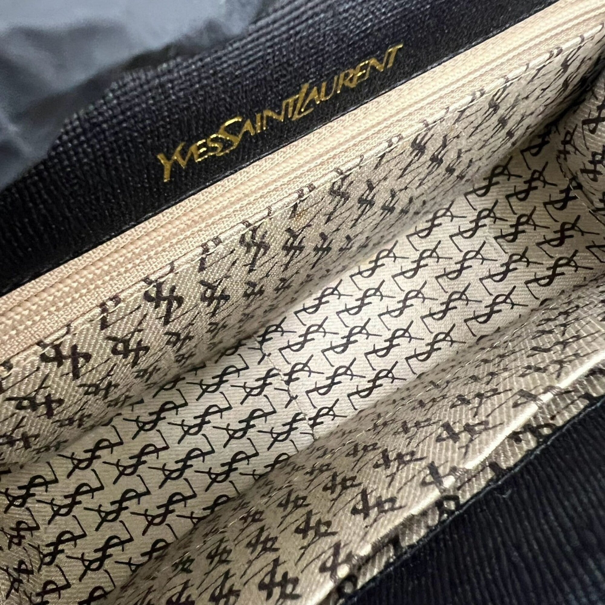 Yves Saint Laurent Black Leather Pochette Shoulder Bag (Pre-Owned)