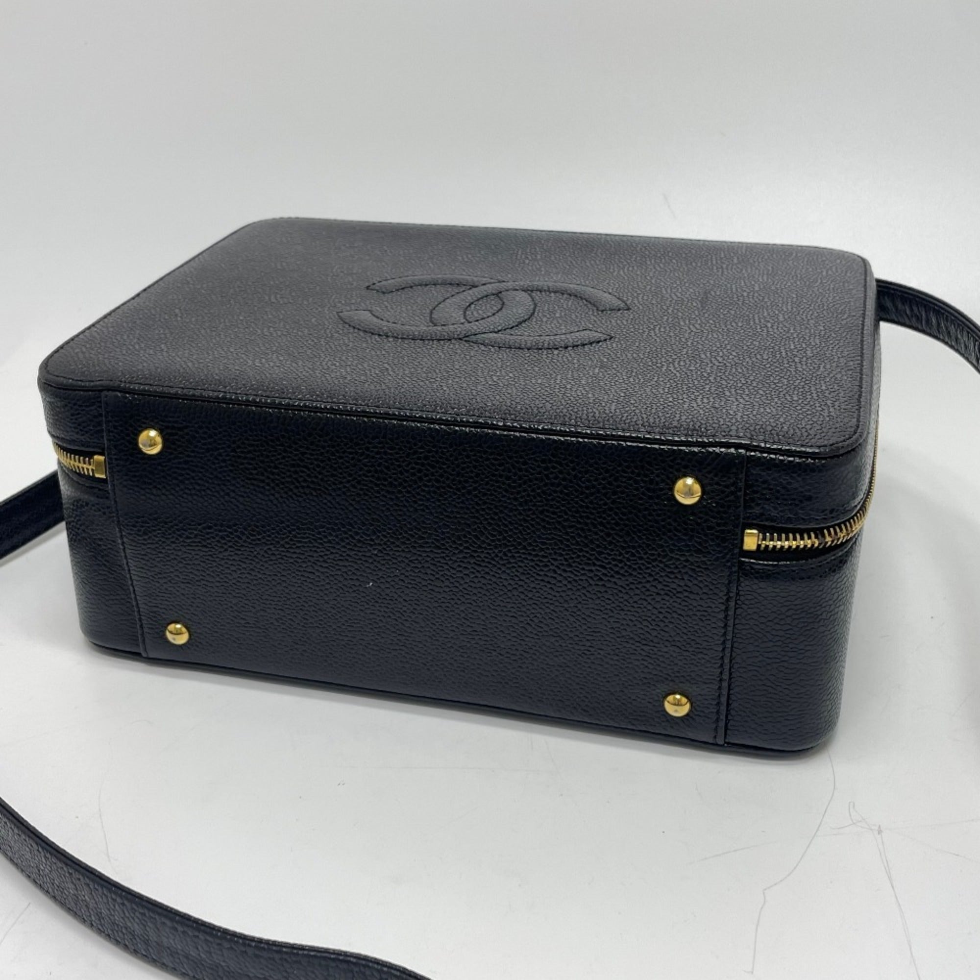 Chanel Black Leather Handbag (Pre-Owned)