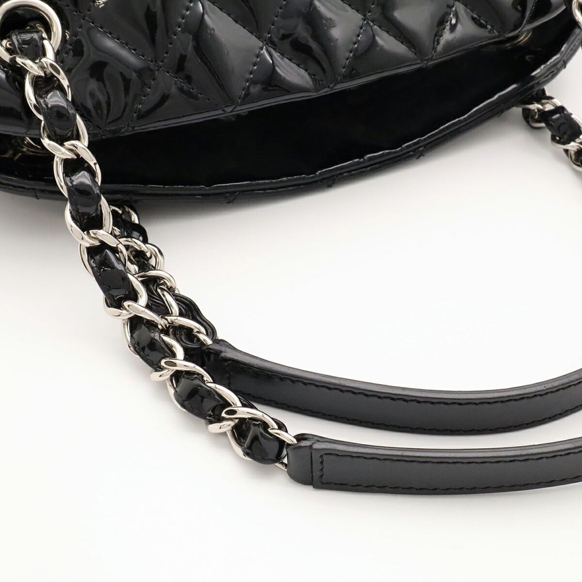 Chanel Black Shoulder Bag (Pre-Owned)
