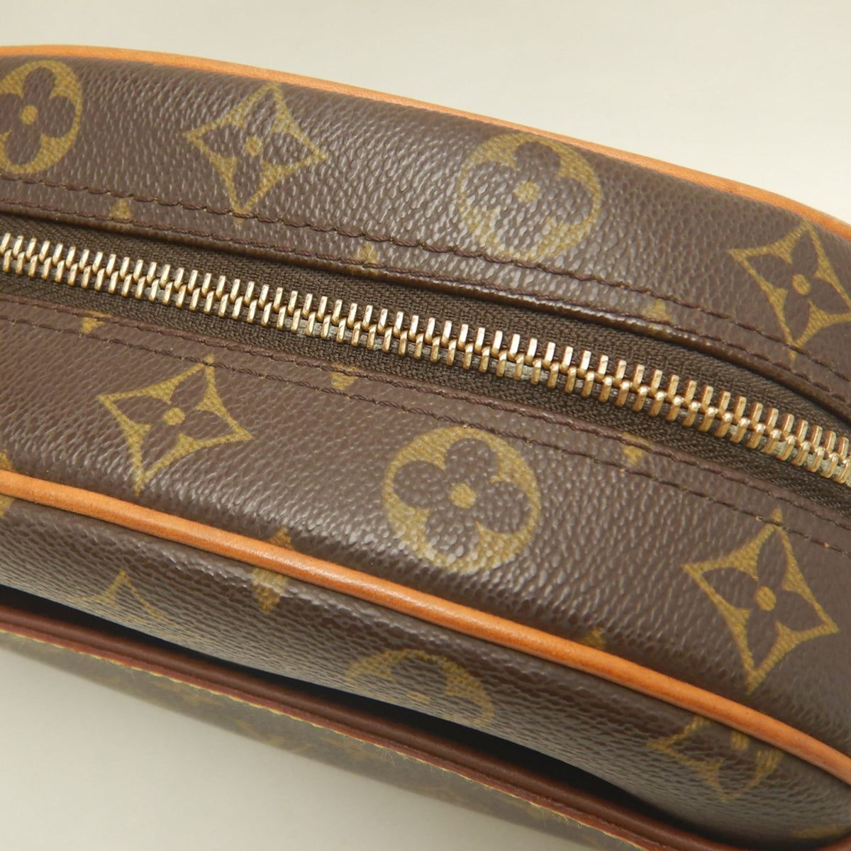 Louis Vuitton Brown Monogram Canvas Shoulder Bag (Pre-Owned)