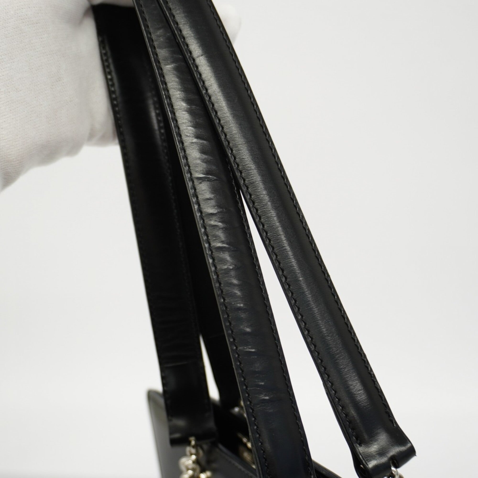 Cartier Black Leather Shoulder Bag (Pre-Owned)