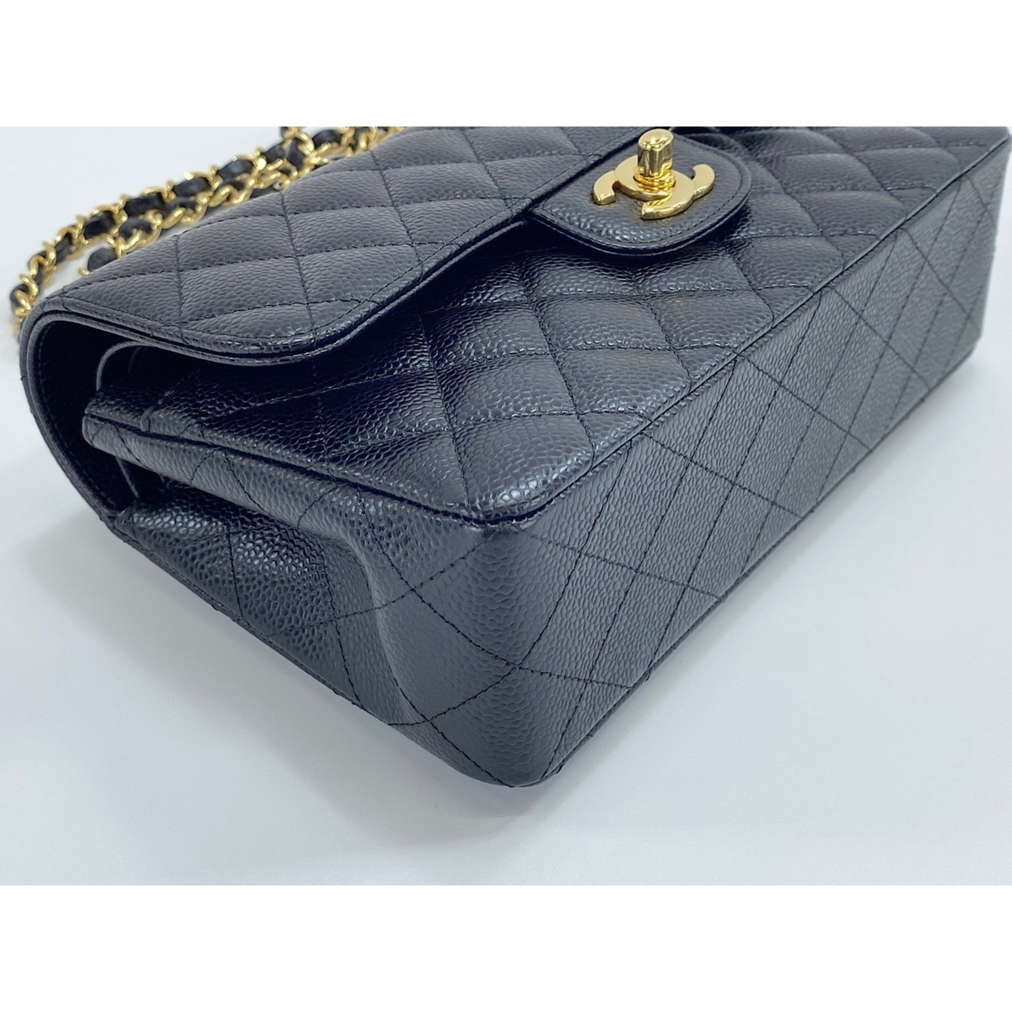 Chanel Matelasse Black Shoulder Bag (Pre-Owned)